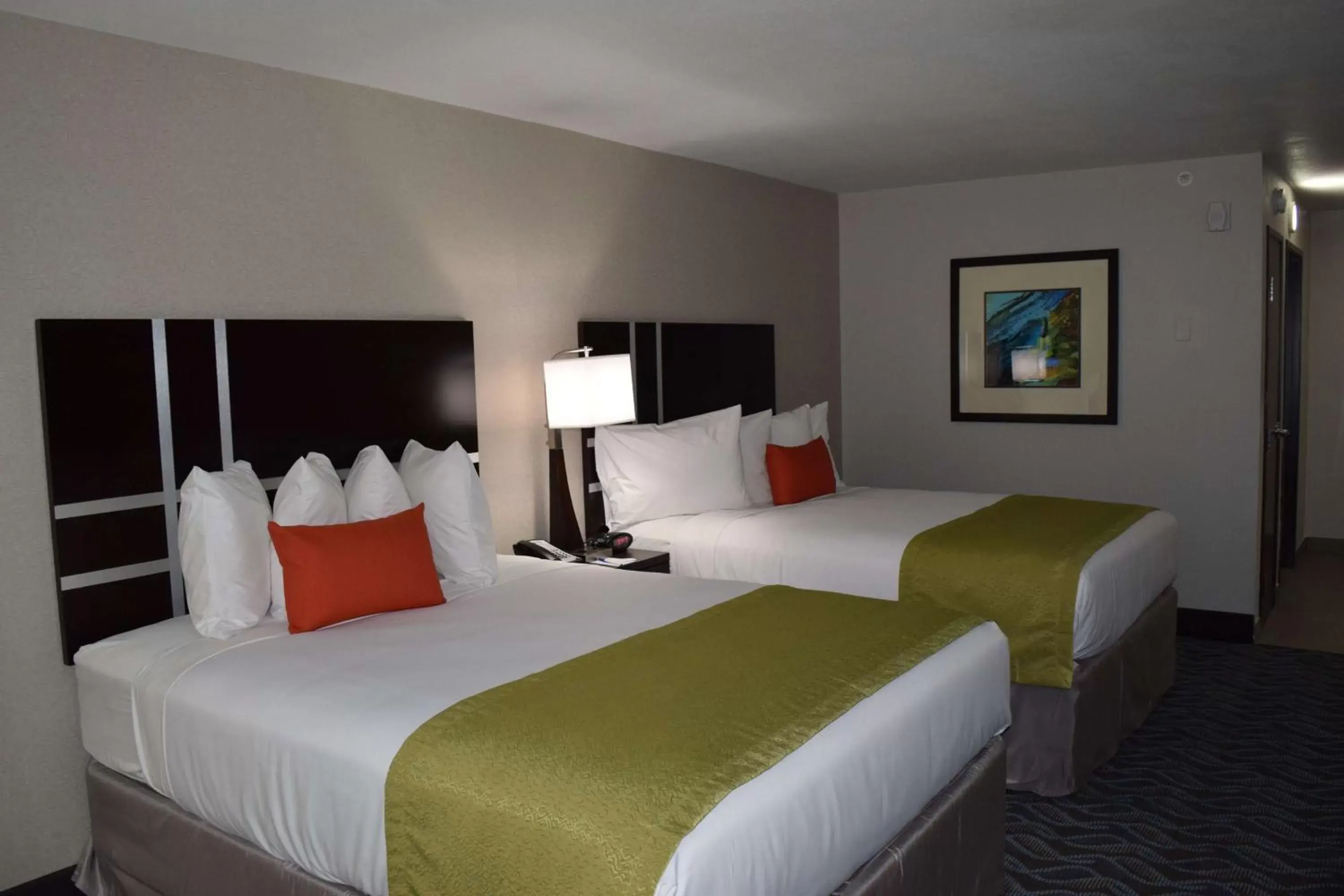 Photo of the whole room, Bed in Best Western Plus Hardeeville Inn & Suites