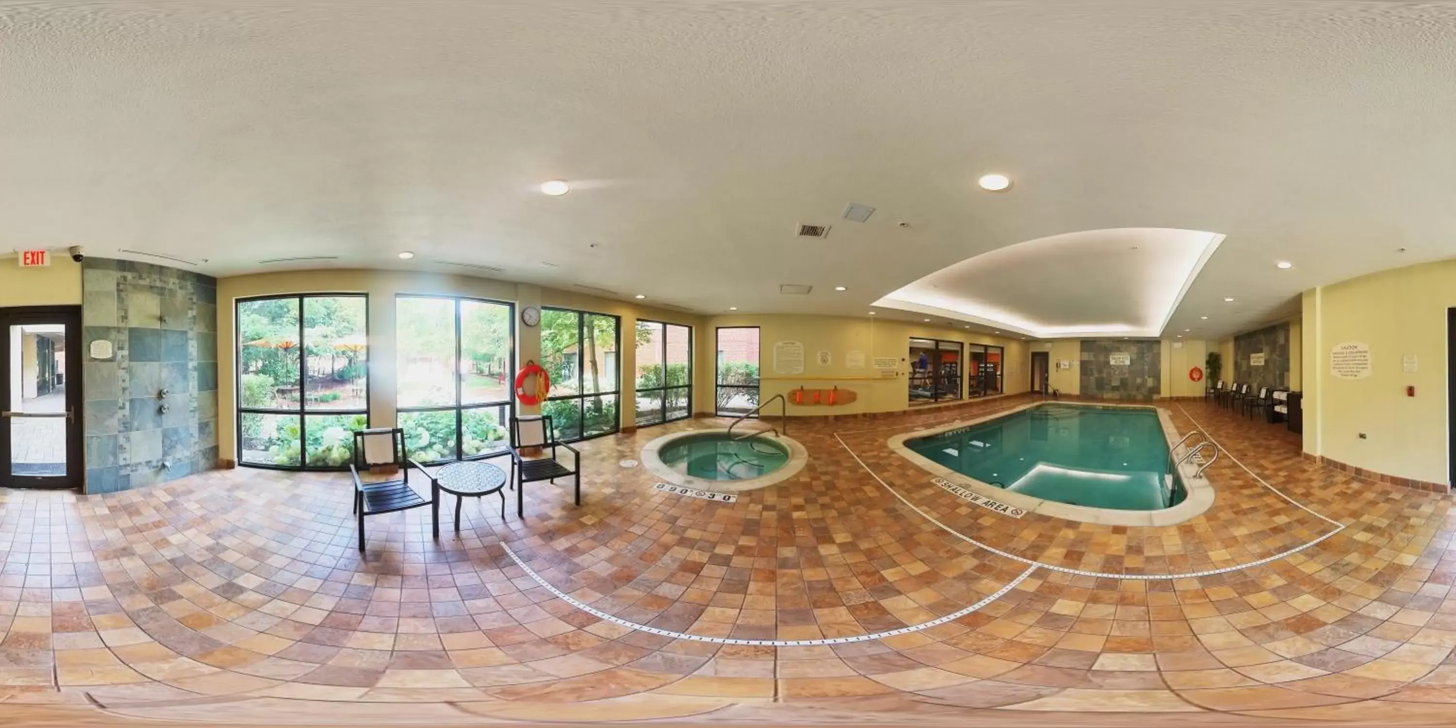 Hot Tub, Swimming Pool in Courtyard by Marriott Hamilton