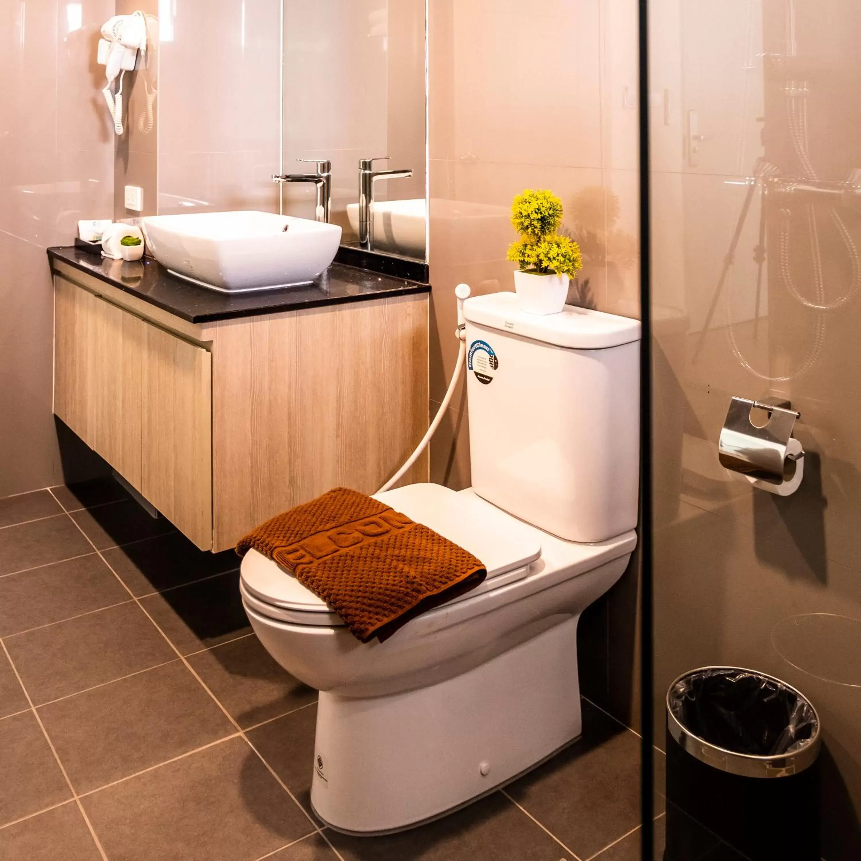 Bathroom in Sinsuvarn Airport Suite Hotel SHA Extra Plus Certified B5040