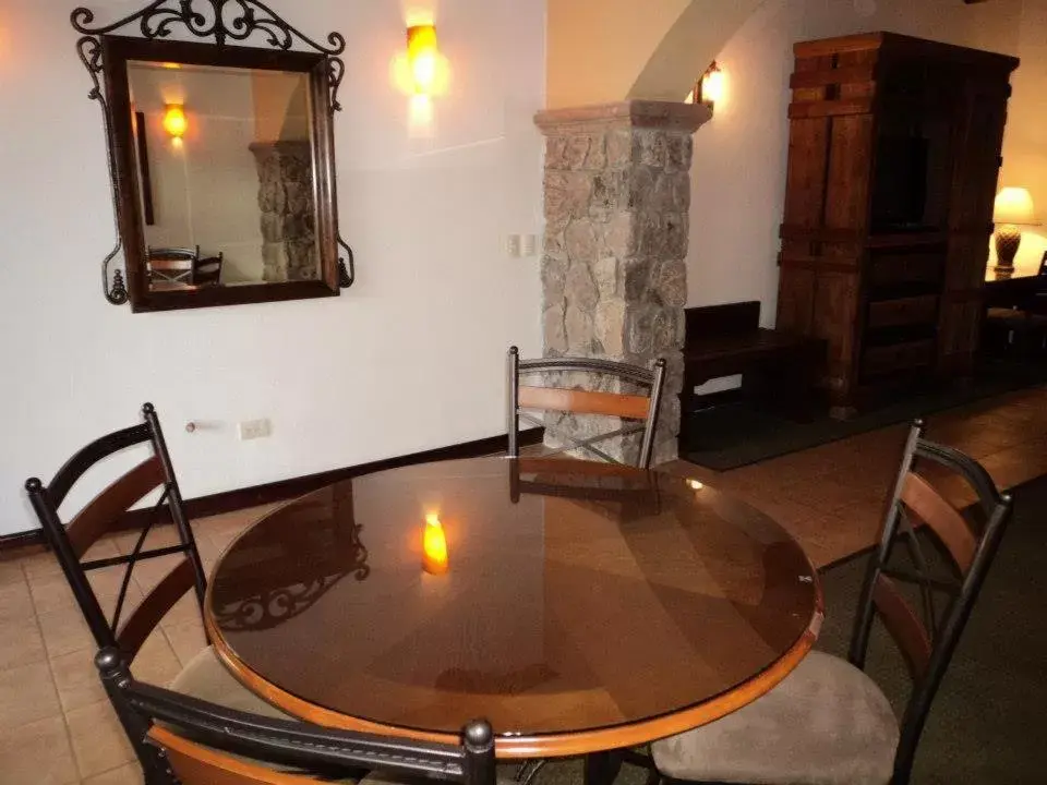 Dining area, TV/Entertainment Center in Hotel Quinta Mision