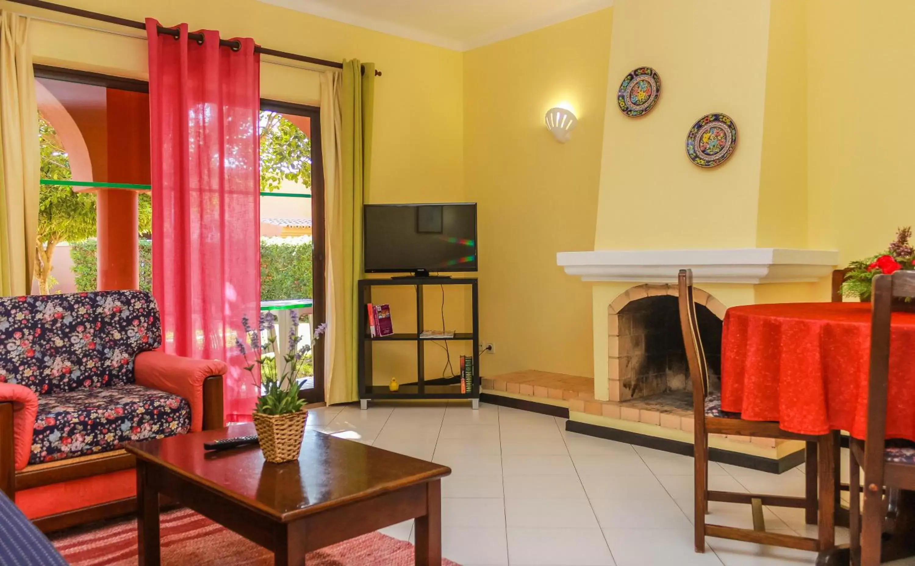 Living room, Seating Area in Colina Village