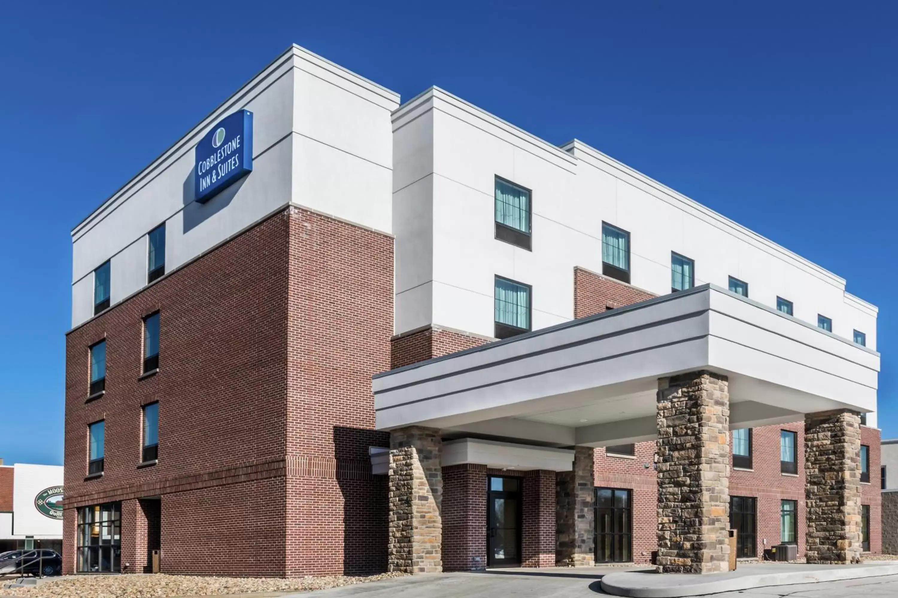 Facade/entrance, Property Building in Cobblestone Inn & Suites - Waverly