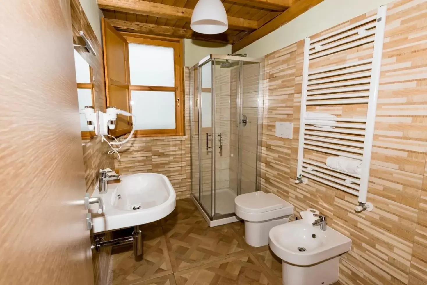 Shower, Bathroom in La Valle del Gran Sasso