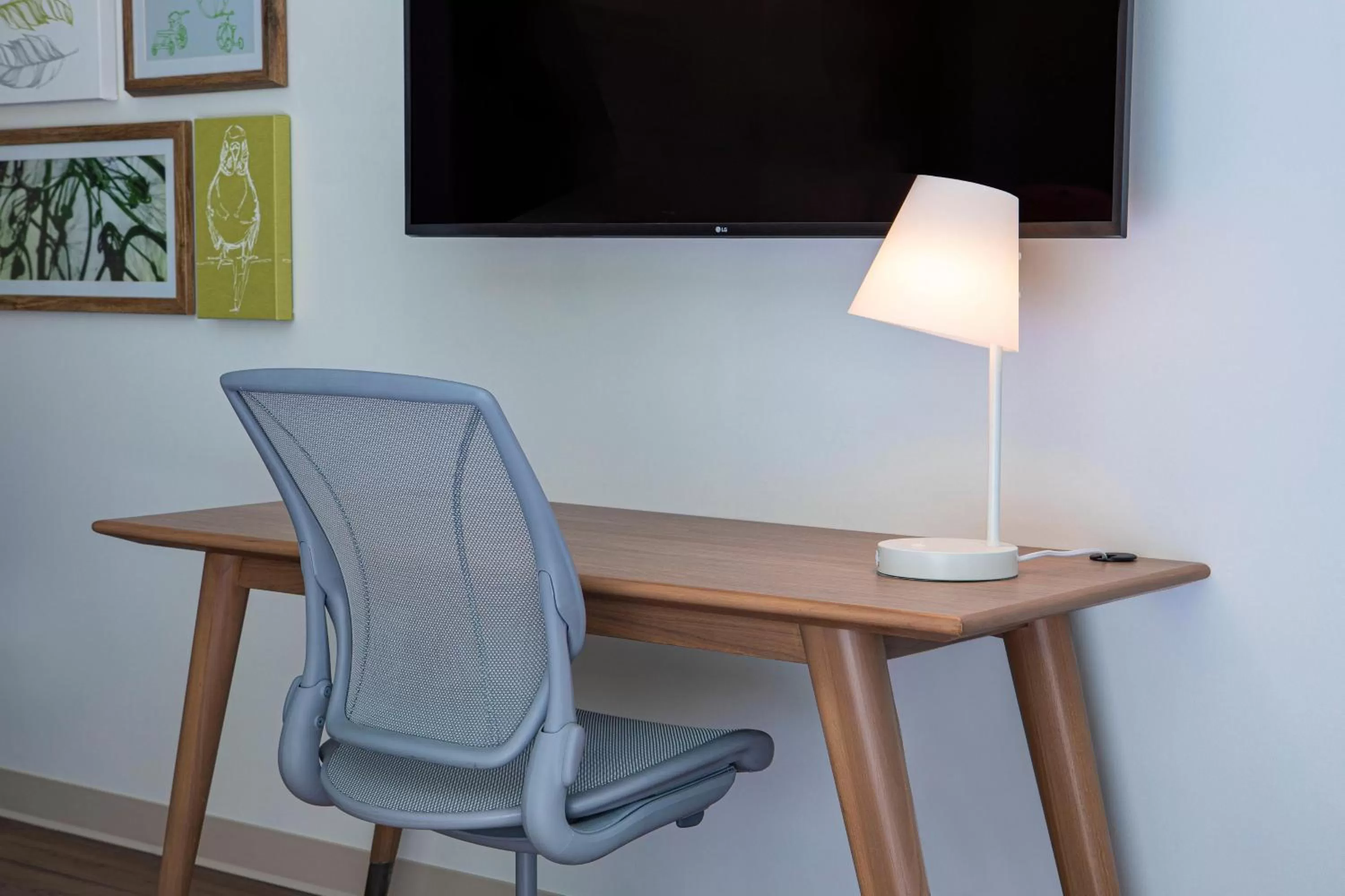 Photo of the whole room in Element Philadelphia Downtown