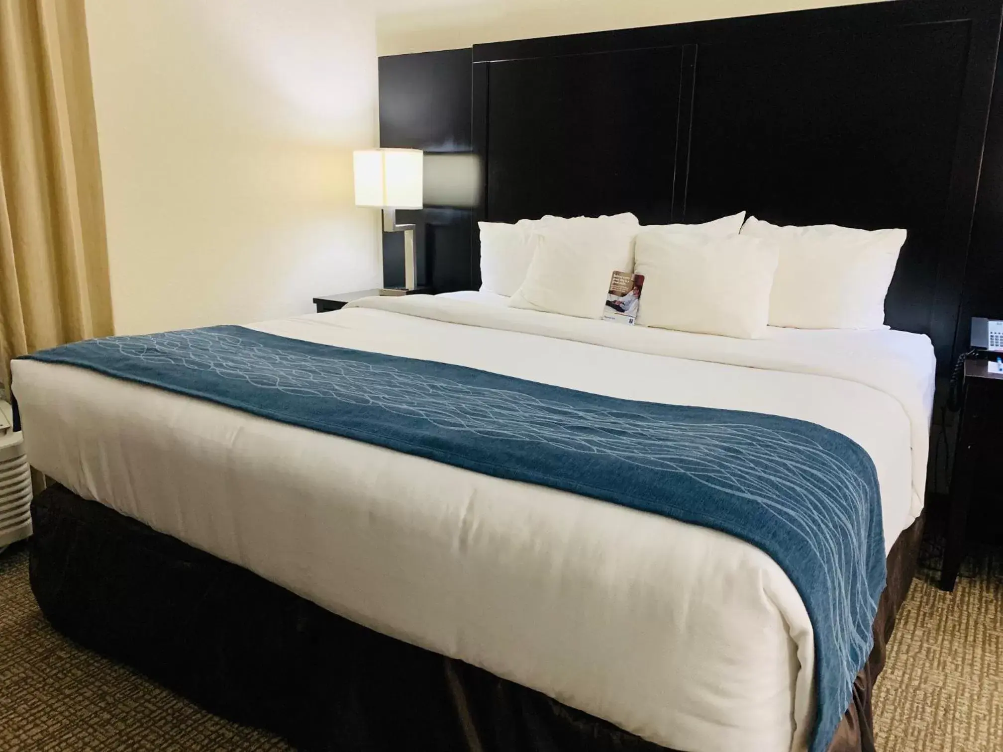 Bed in Comfort Inn & Suites Atlanta Smyrna