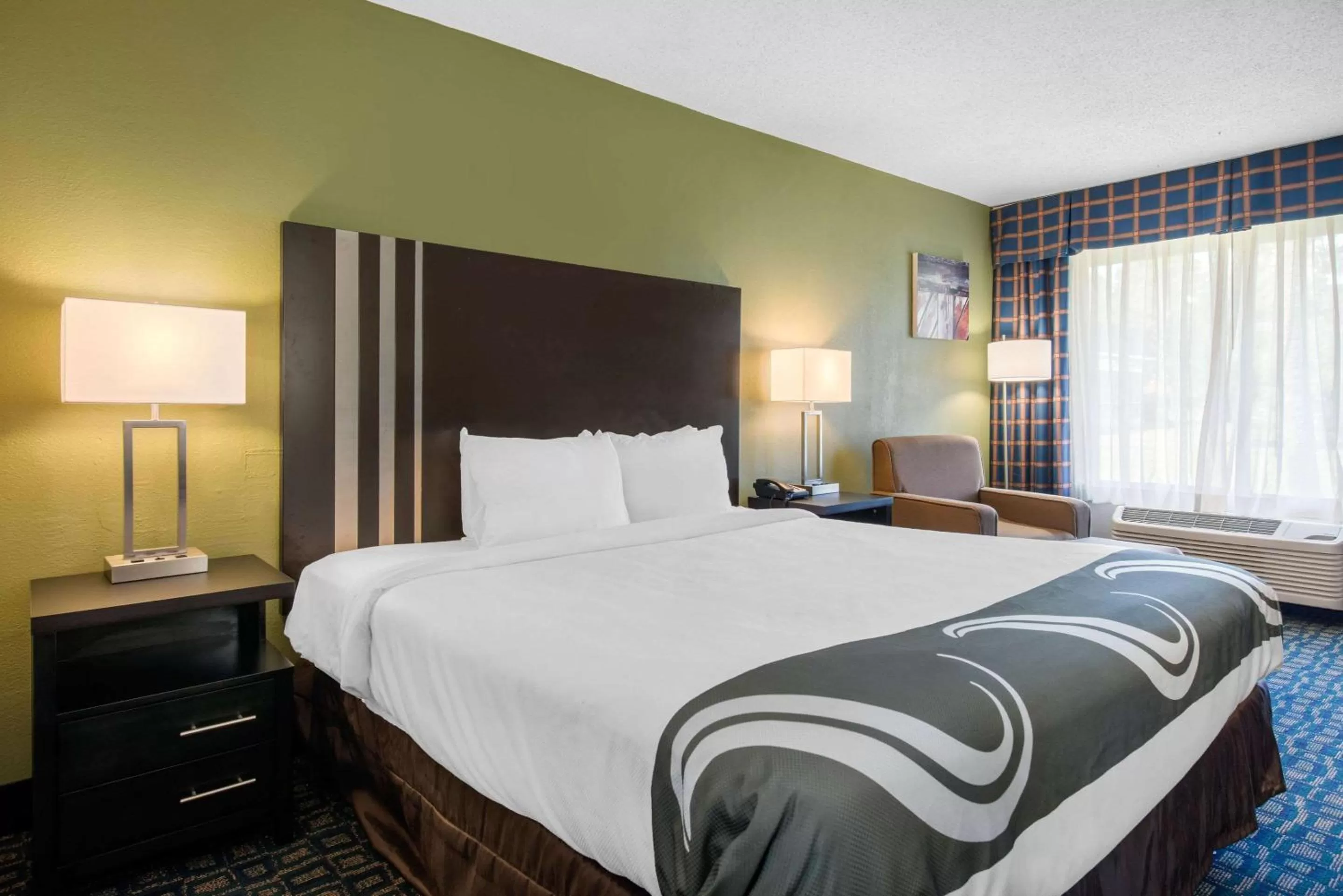 Photo of the whole room, Bed in Quality Inn & Suites Brooksville I-75-Dade City