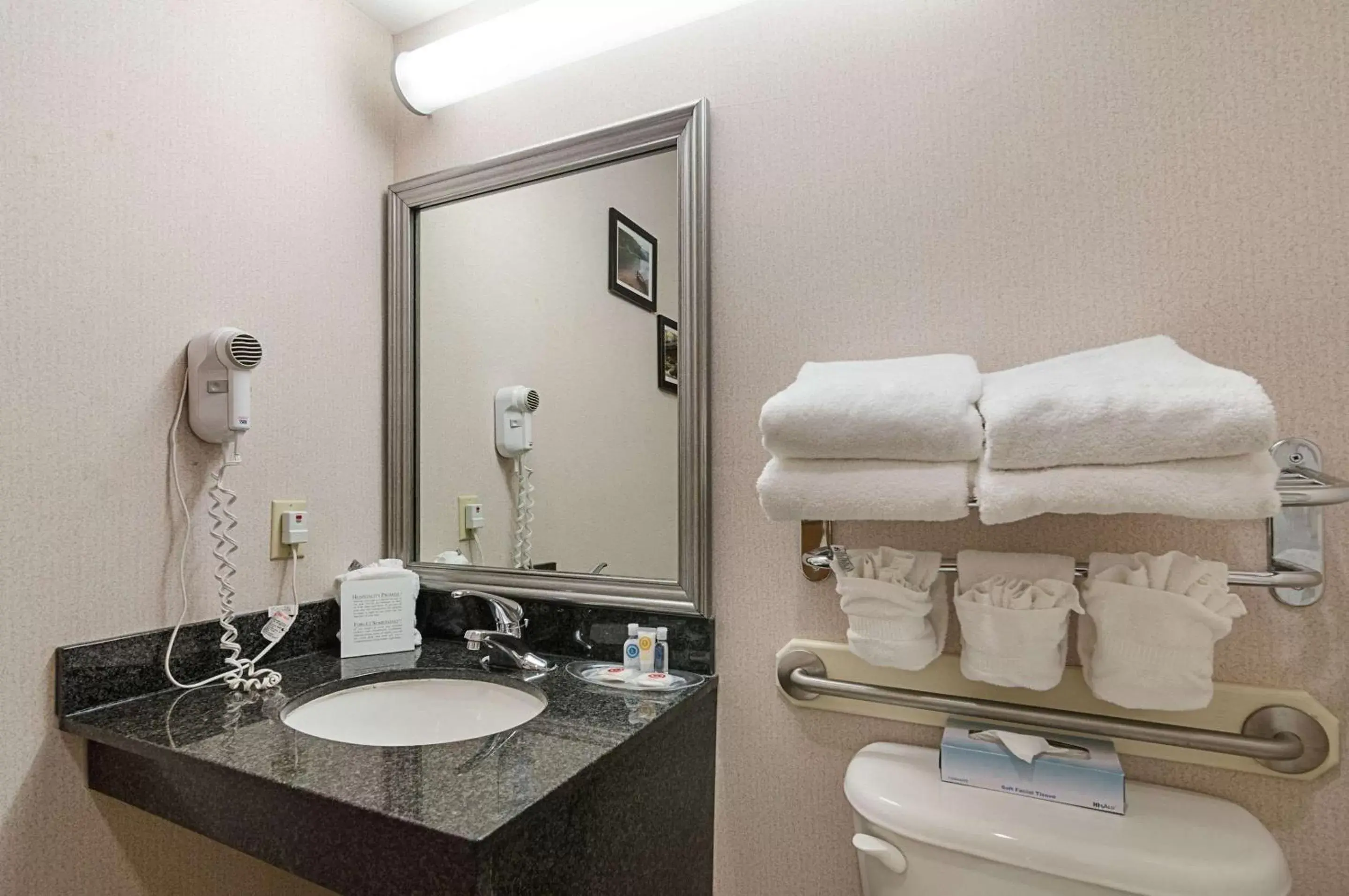 Bathroom in Quality Suites