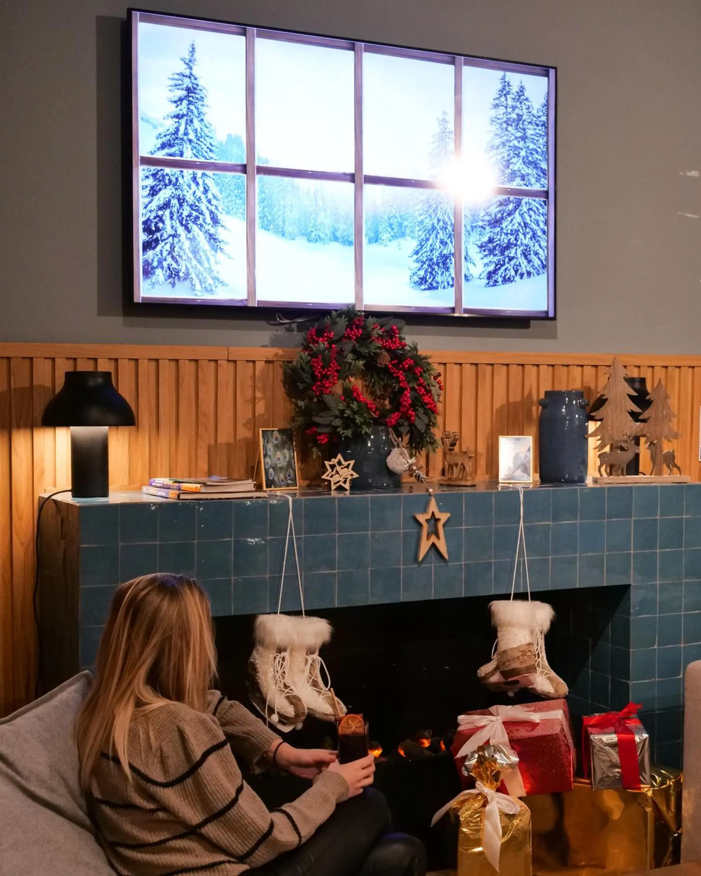 Communal lounge/ TV room in Plan B Hotel - Living Chamonix