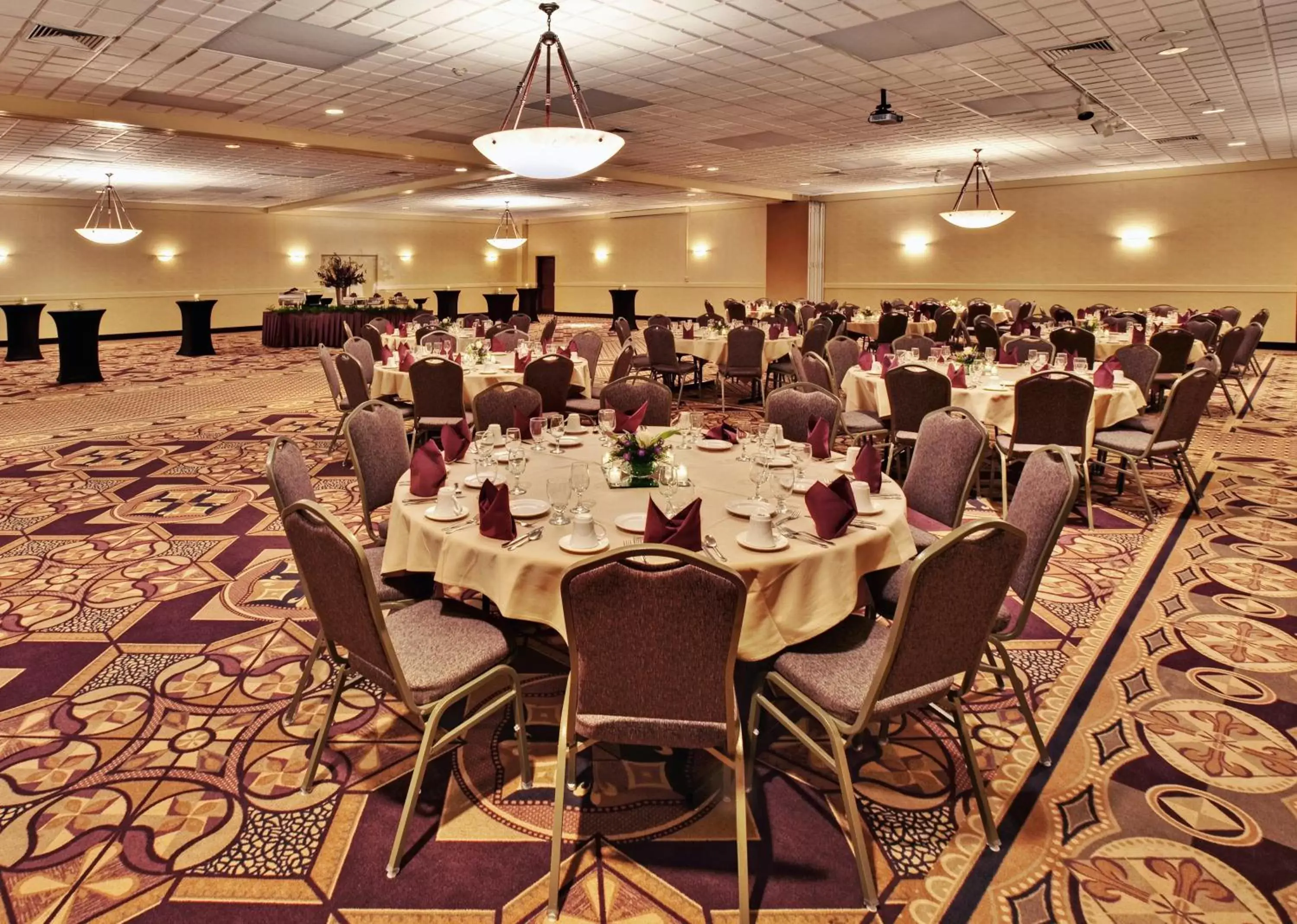 Banquet/Function facilities, Restaurant/Places to Eat in Ramada by Wyndham Midtown Grand Island