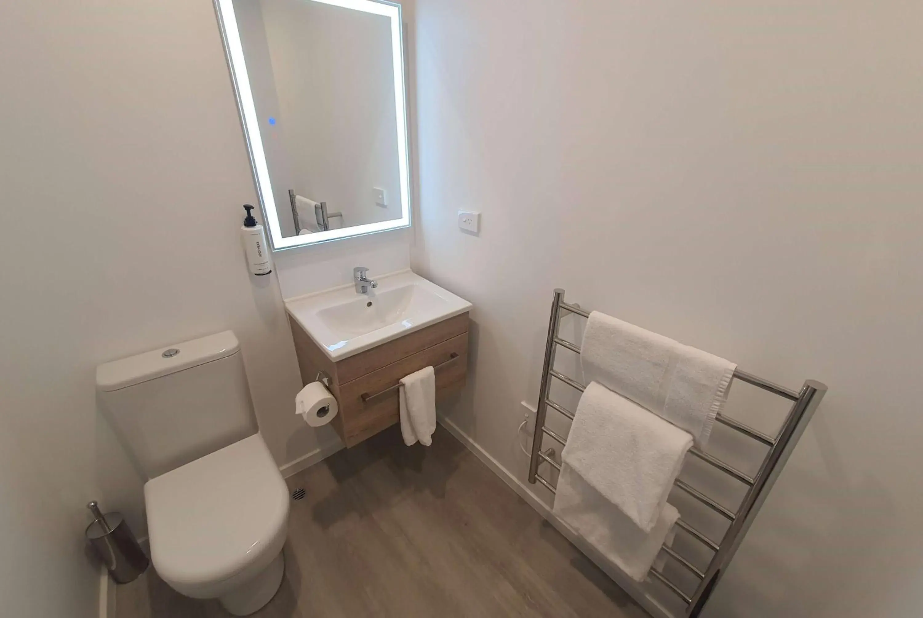 TV and multimedia, Bathroom in La Quinta by Wyndham Ellerslie Auckland