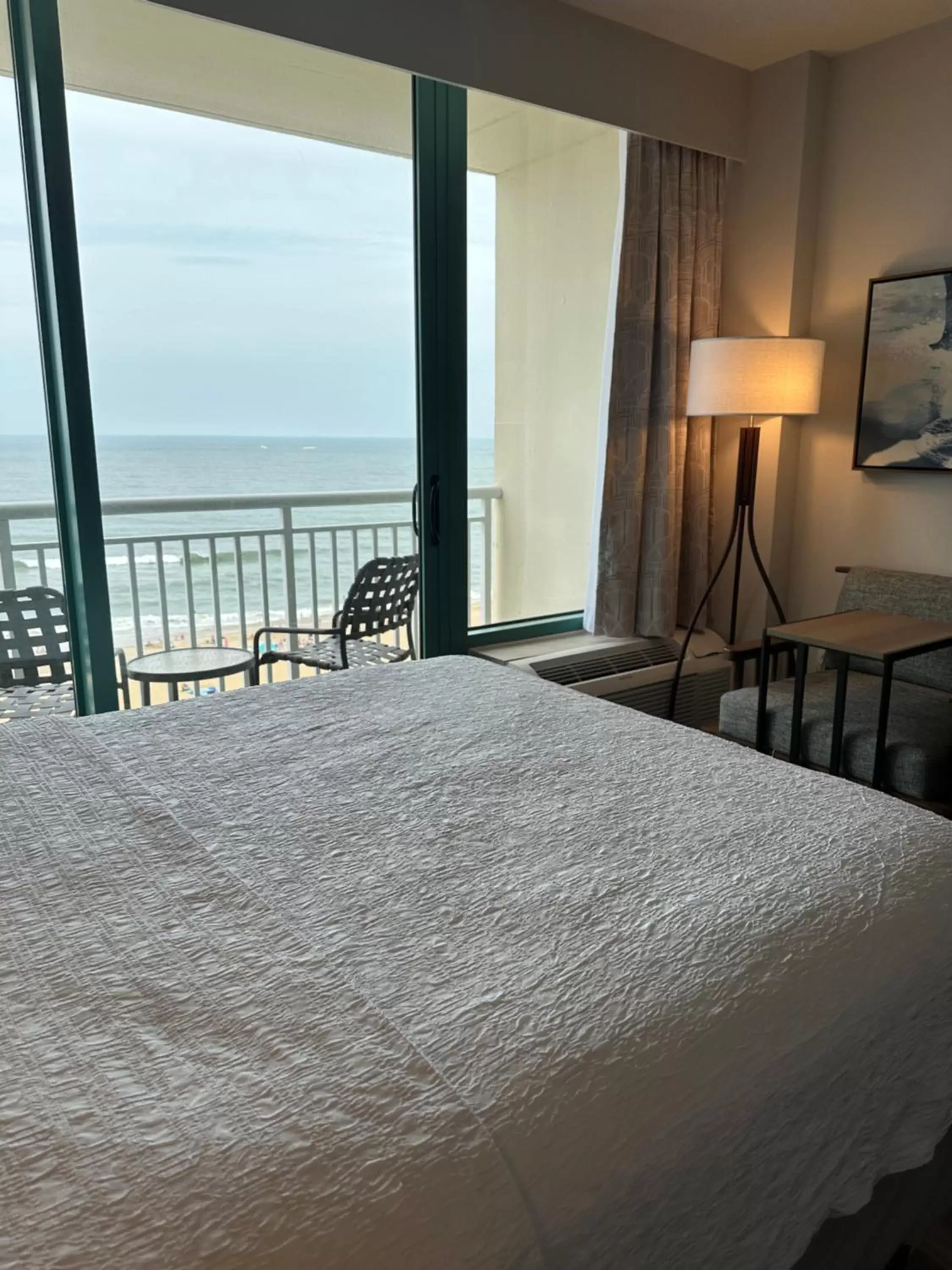 Bed in Hampton Inn Virginia Beach-Oceanfront South