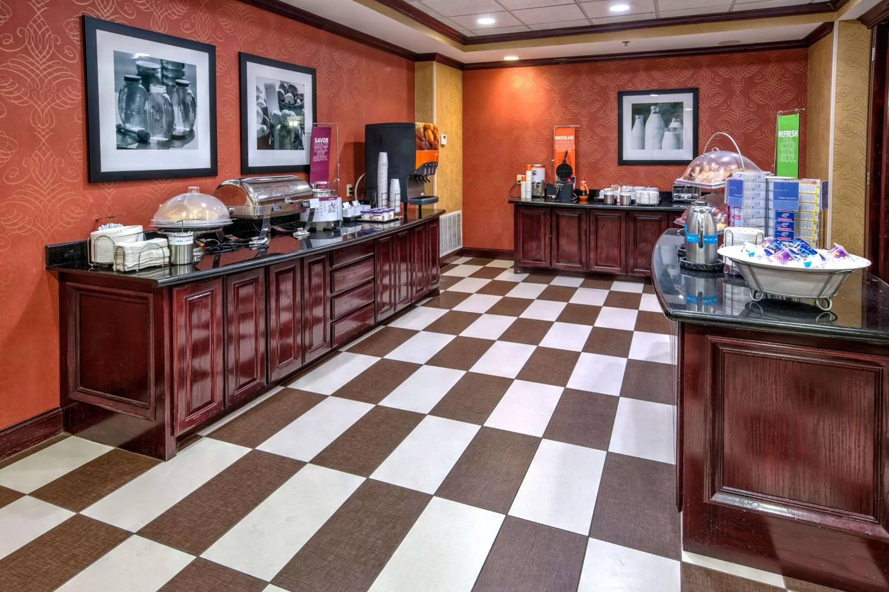 Breakfast in Hampton Inn & Suites Corsicana