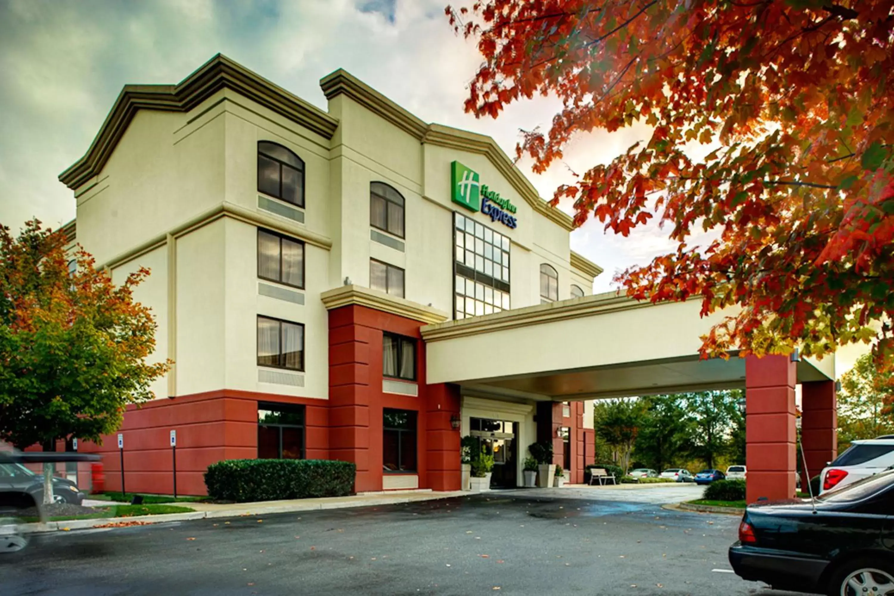 Property Building in Holiday Inn Express Richmond Airport, an IHG Hotel
