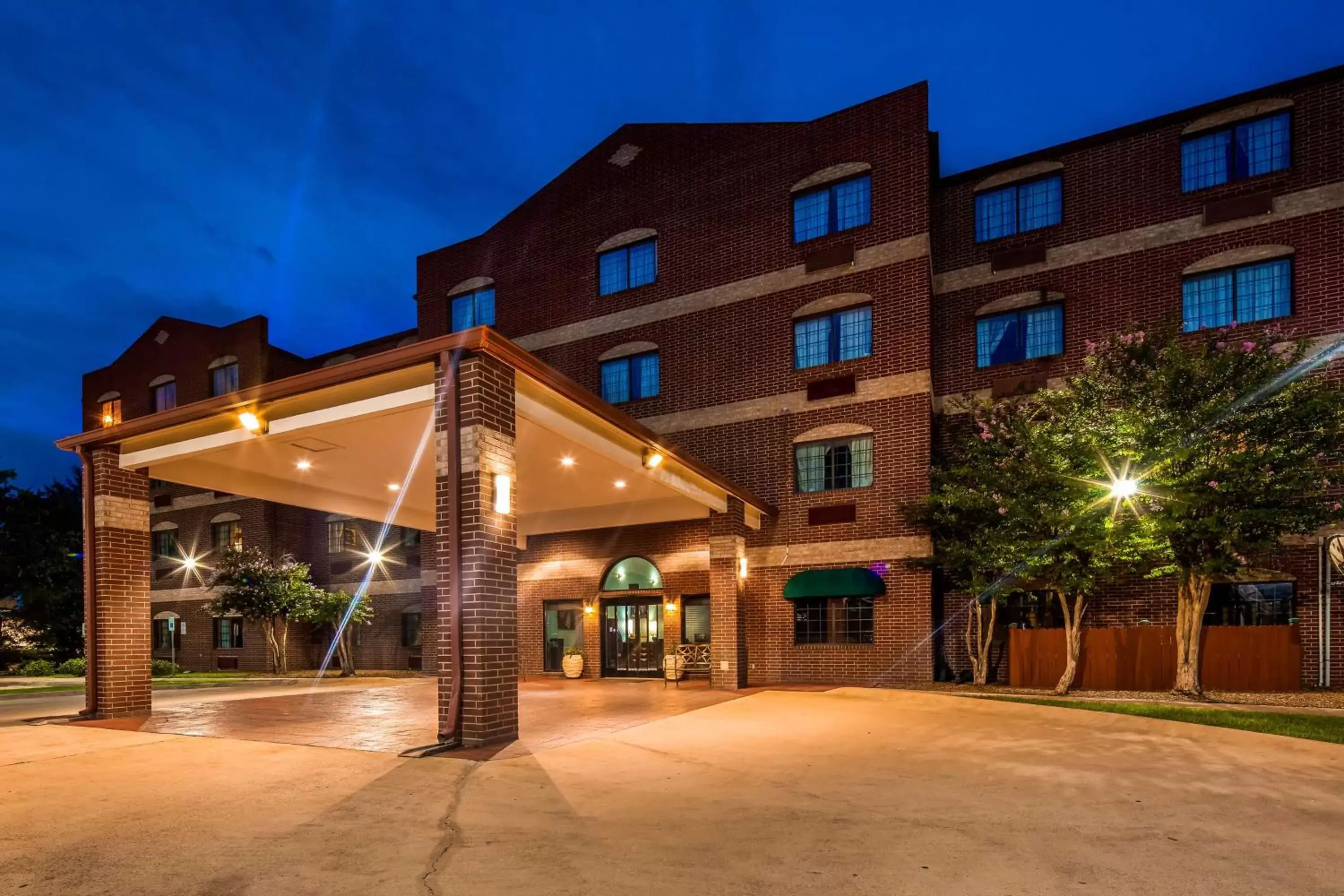 Property Building in Best Western Plus The Woodlands