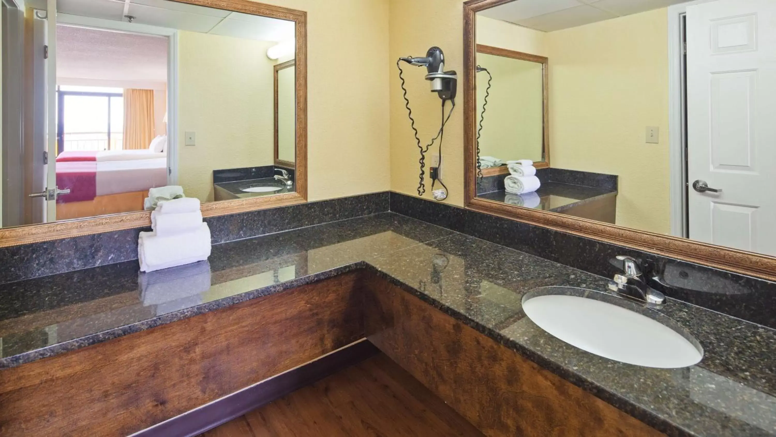 Bathroom in Best Western Ocean Sands Beach Resort