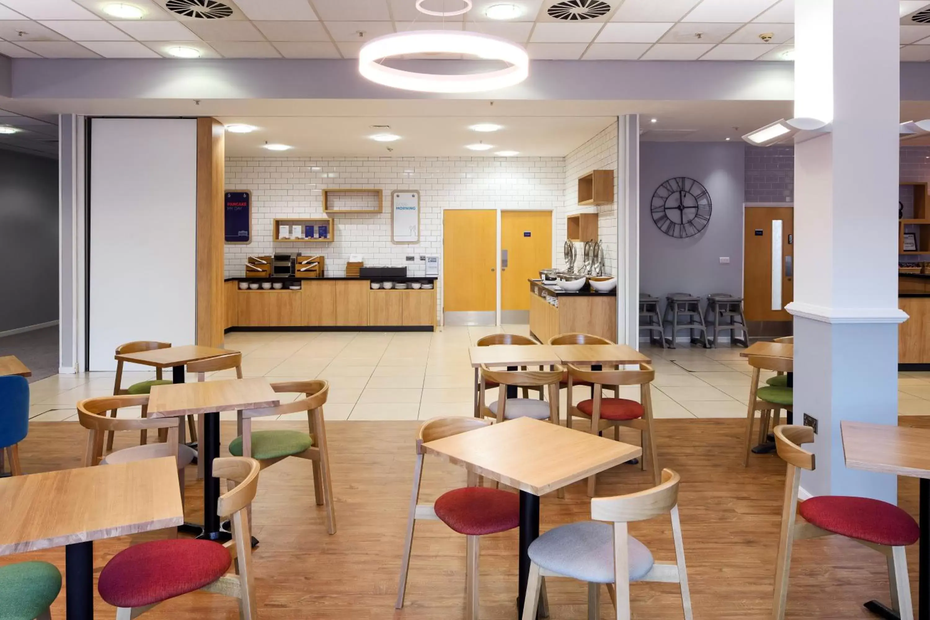 Breakfast, Restaurant/Places to Eat in Holiday Inn Express Hull City Centre, an IHG Hotel