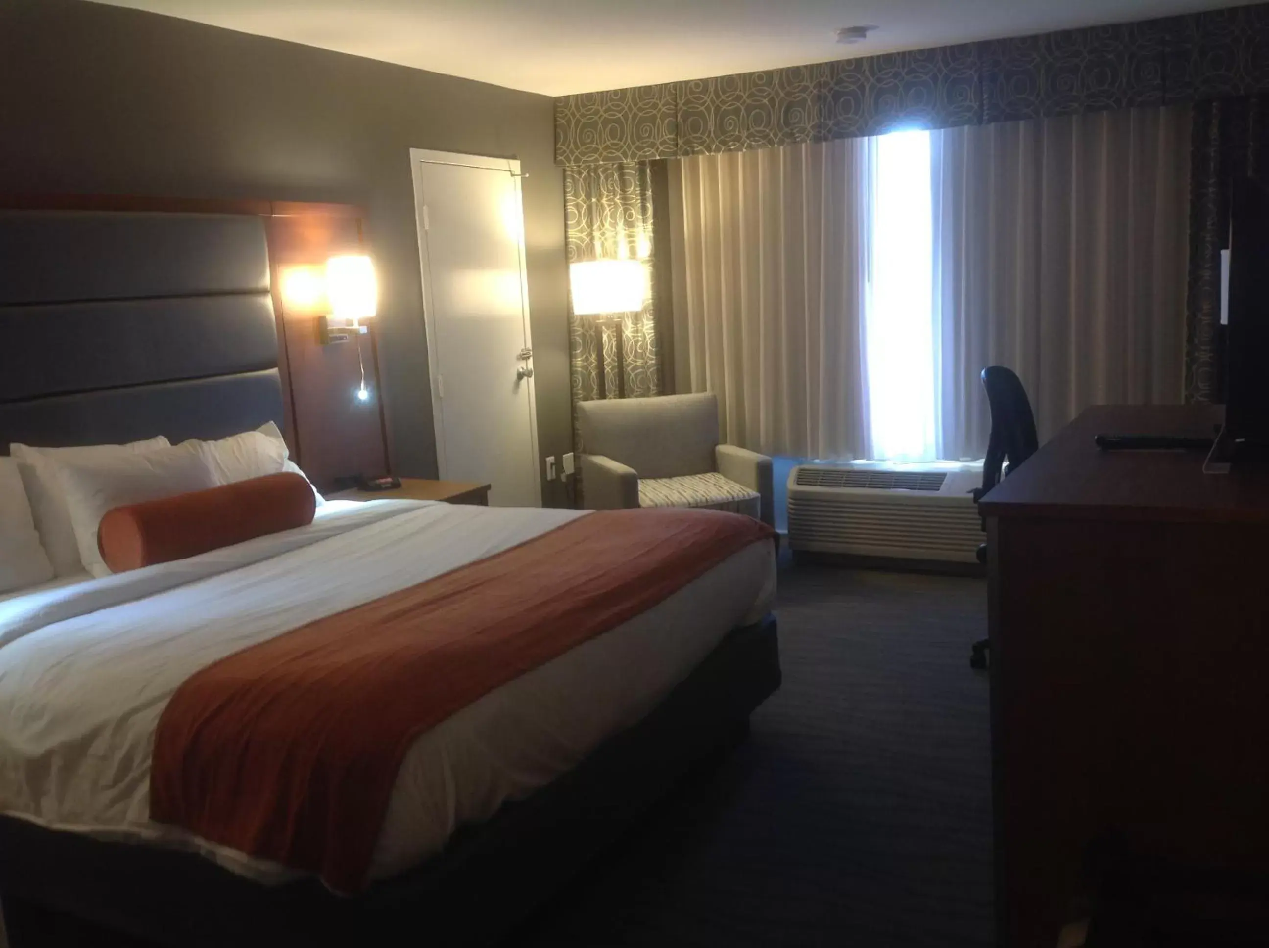 Day, Bed in Wyndham Garden Greensboro