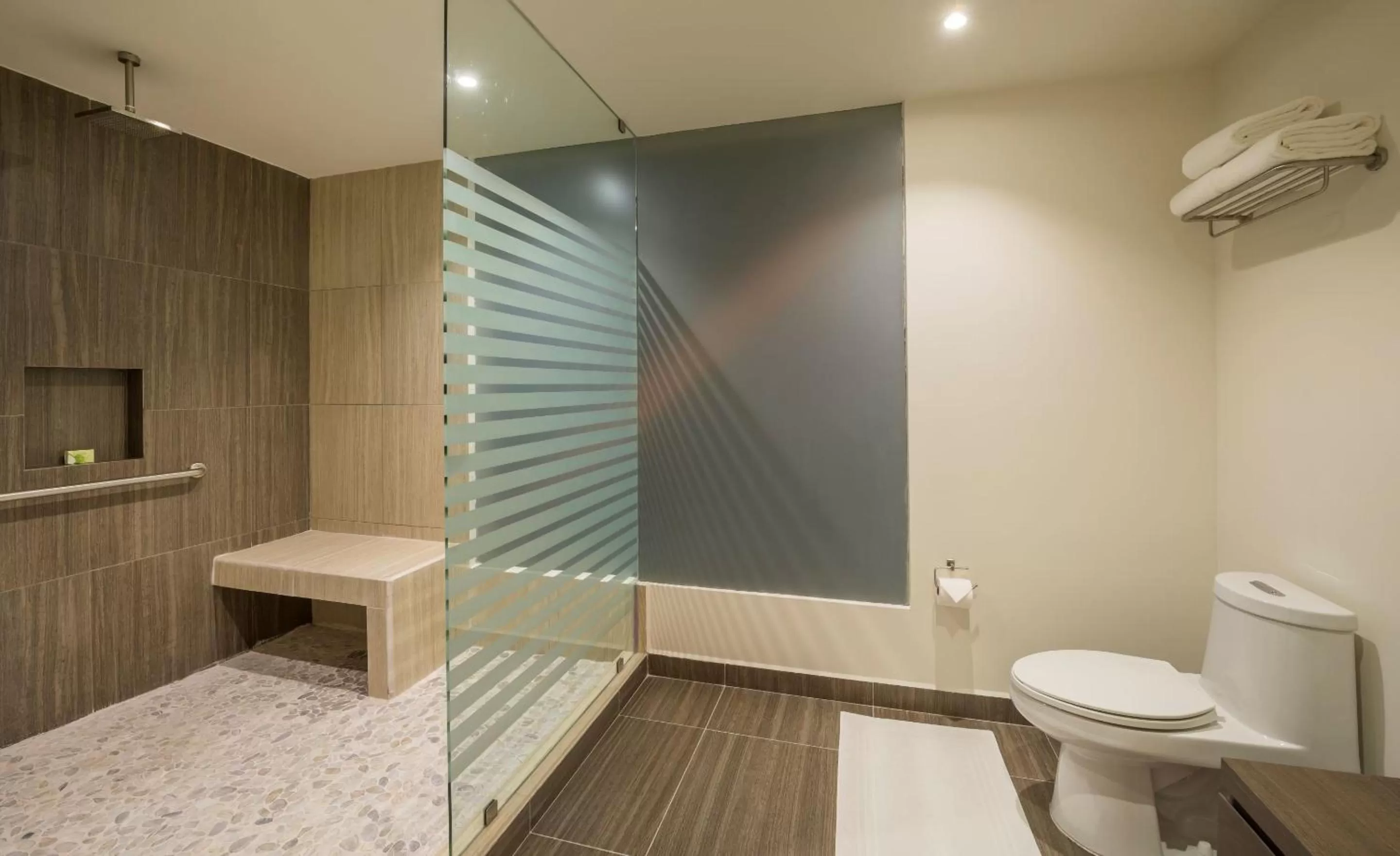 Photo of the whole room in Real Inn Celaya