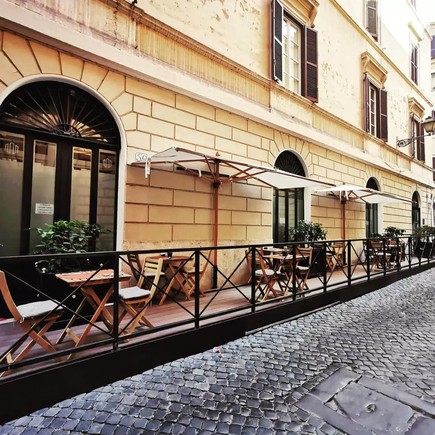 Facade/entrance in Rome River Inn