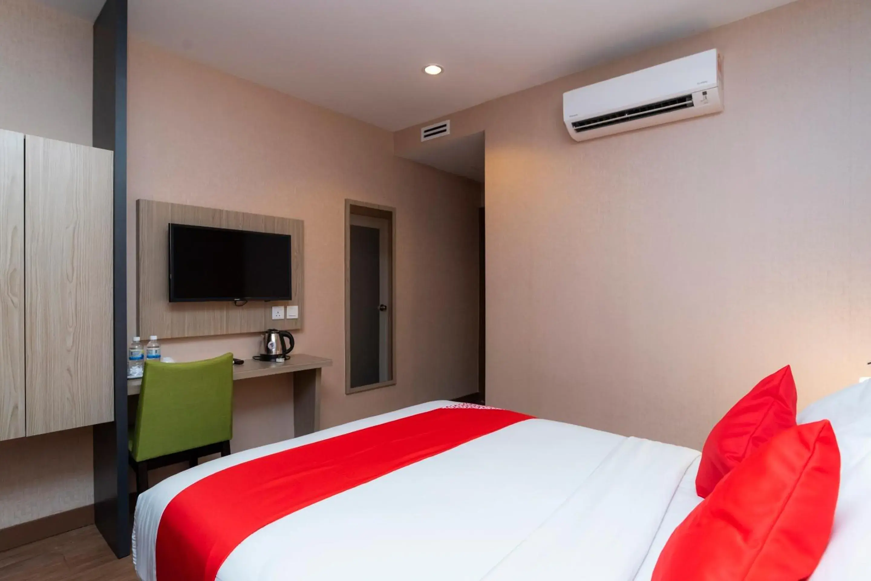 Bedroom, Bed in Hotel 101 Ulu Tiram