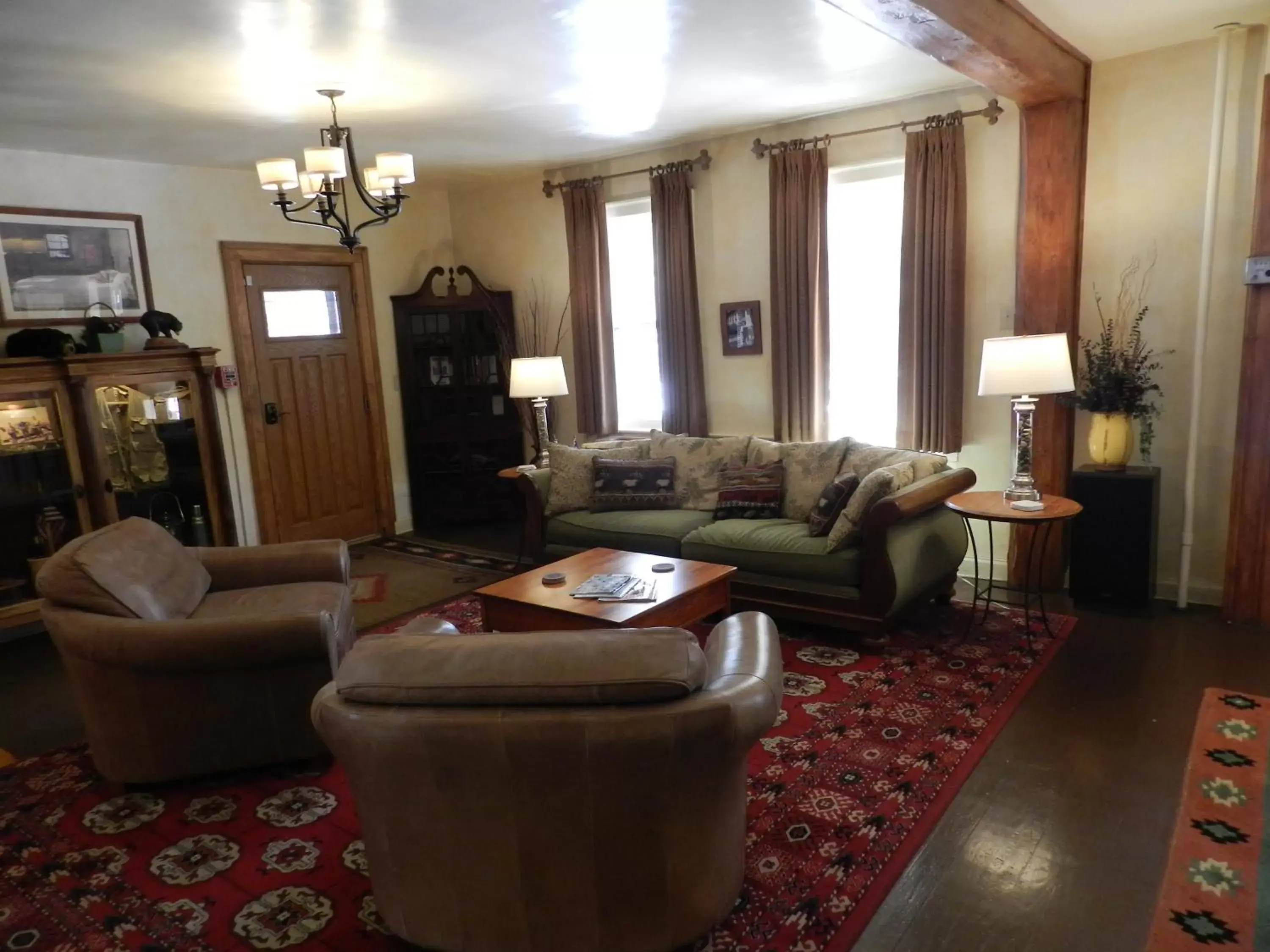 Communal lounge/ TV room, Seating Area in Waybury Inn