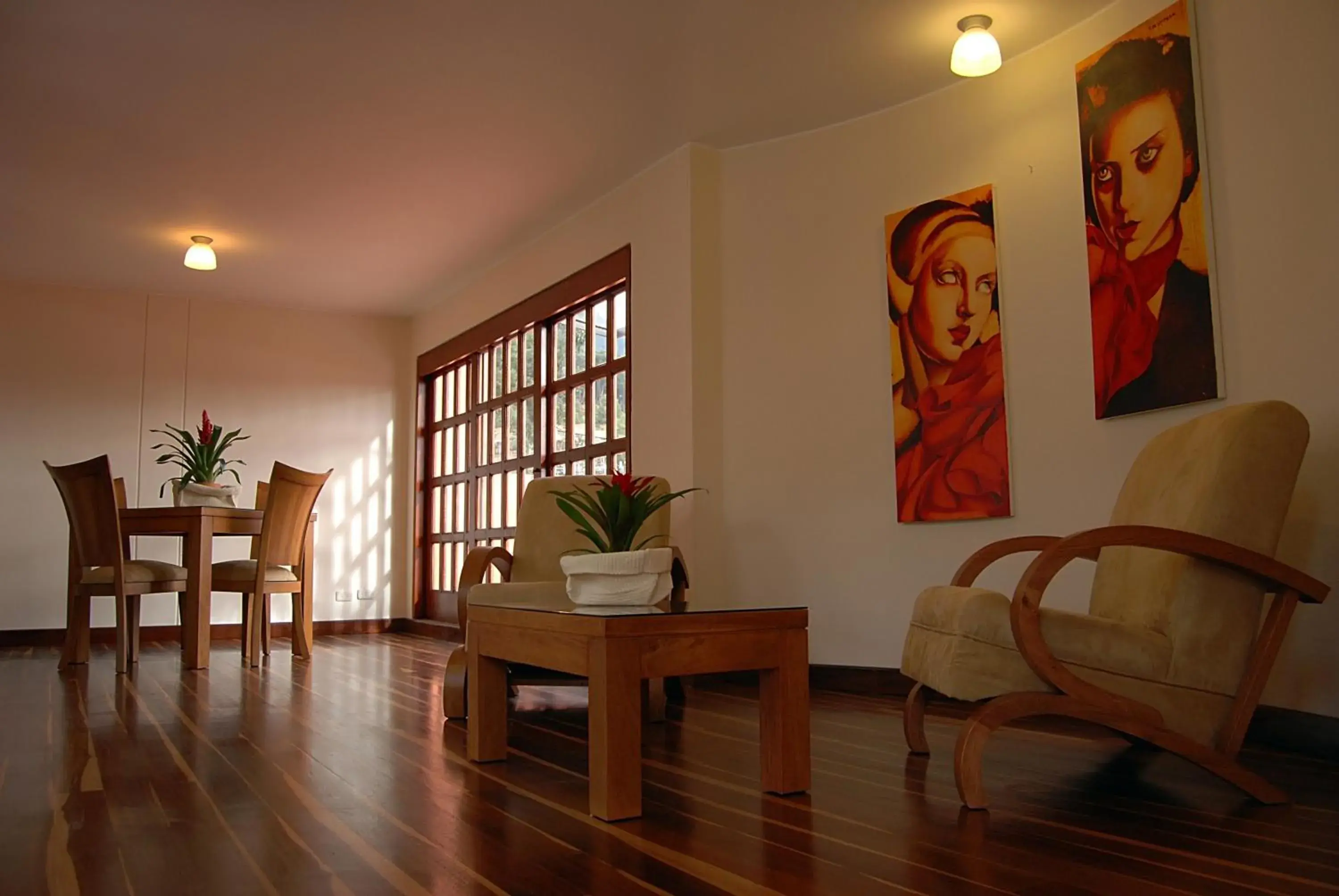 Living room, Dining Area in Hotel Casa Deco