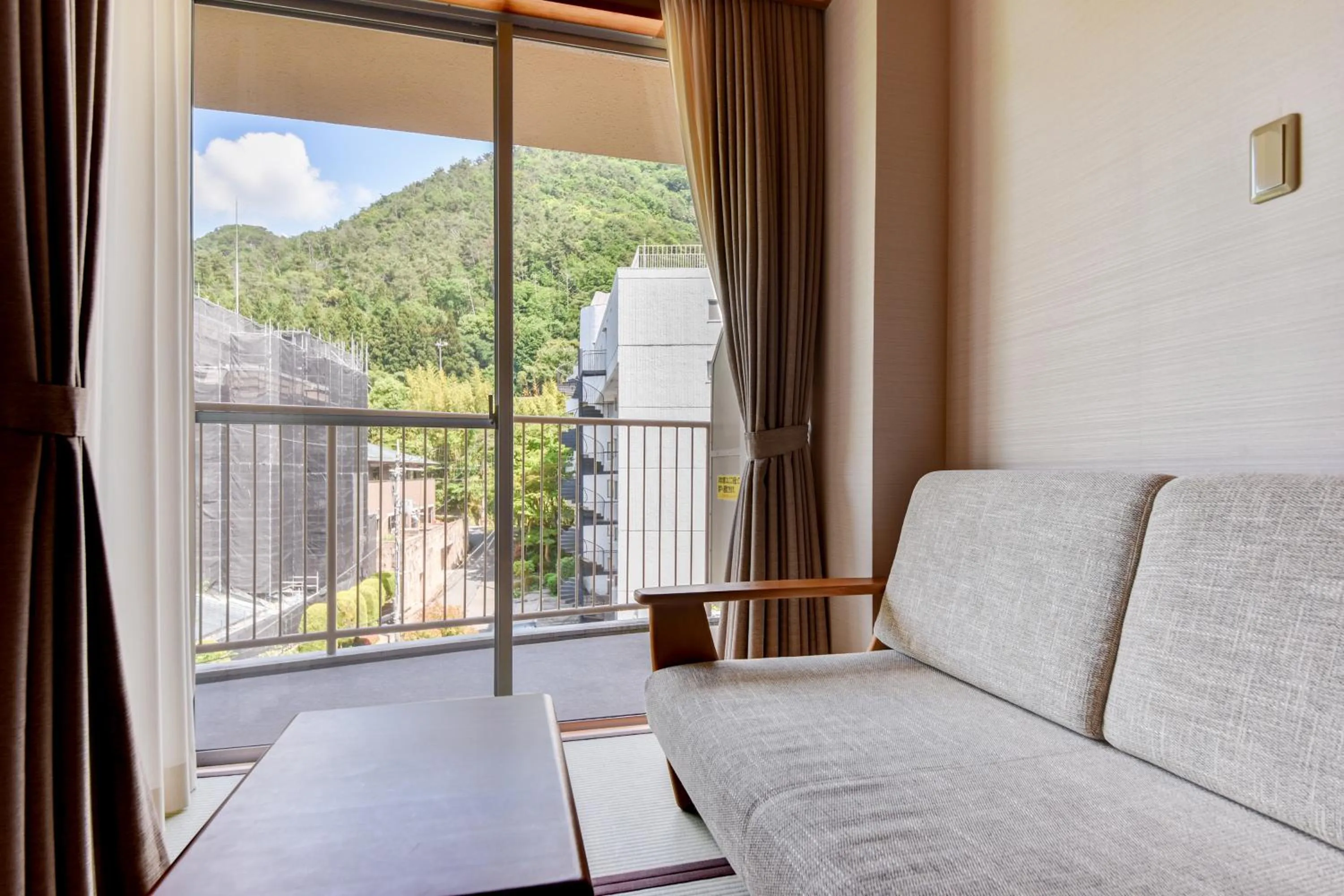 Seating area in Okuno Hosomichi