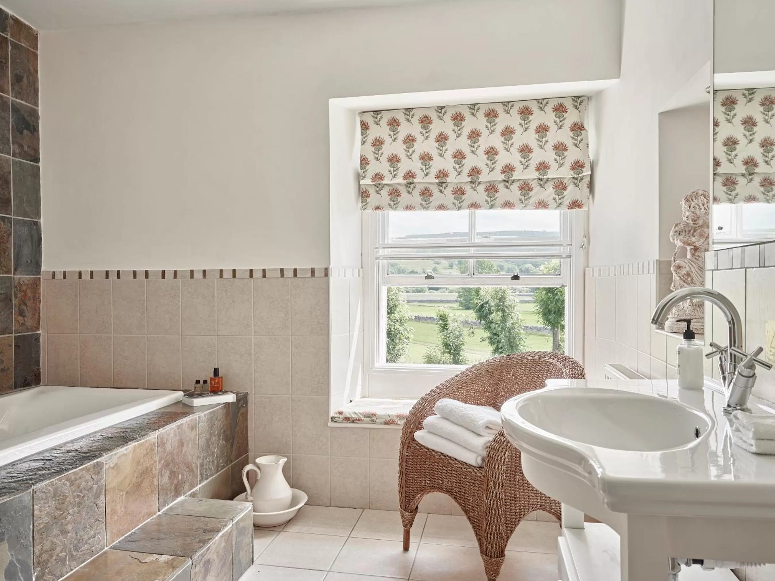 Bathroom in Tennant Arms Hotel