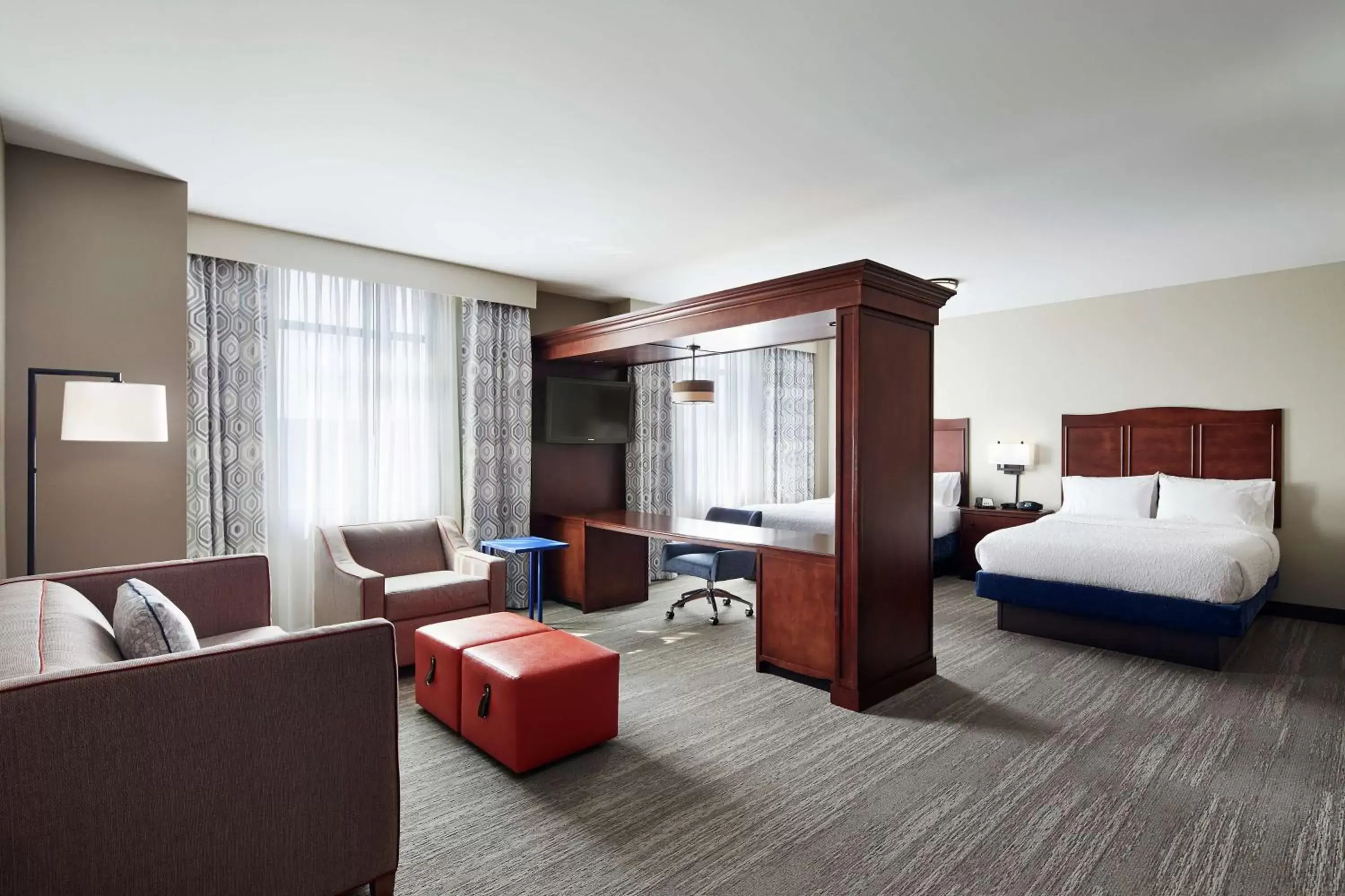 Bedroom, Seating Area in Hampton Inn & Suites Mt. Prospect