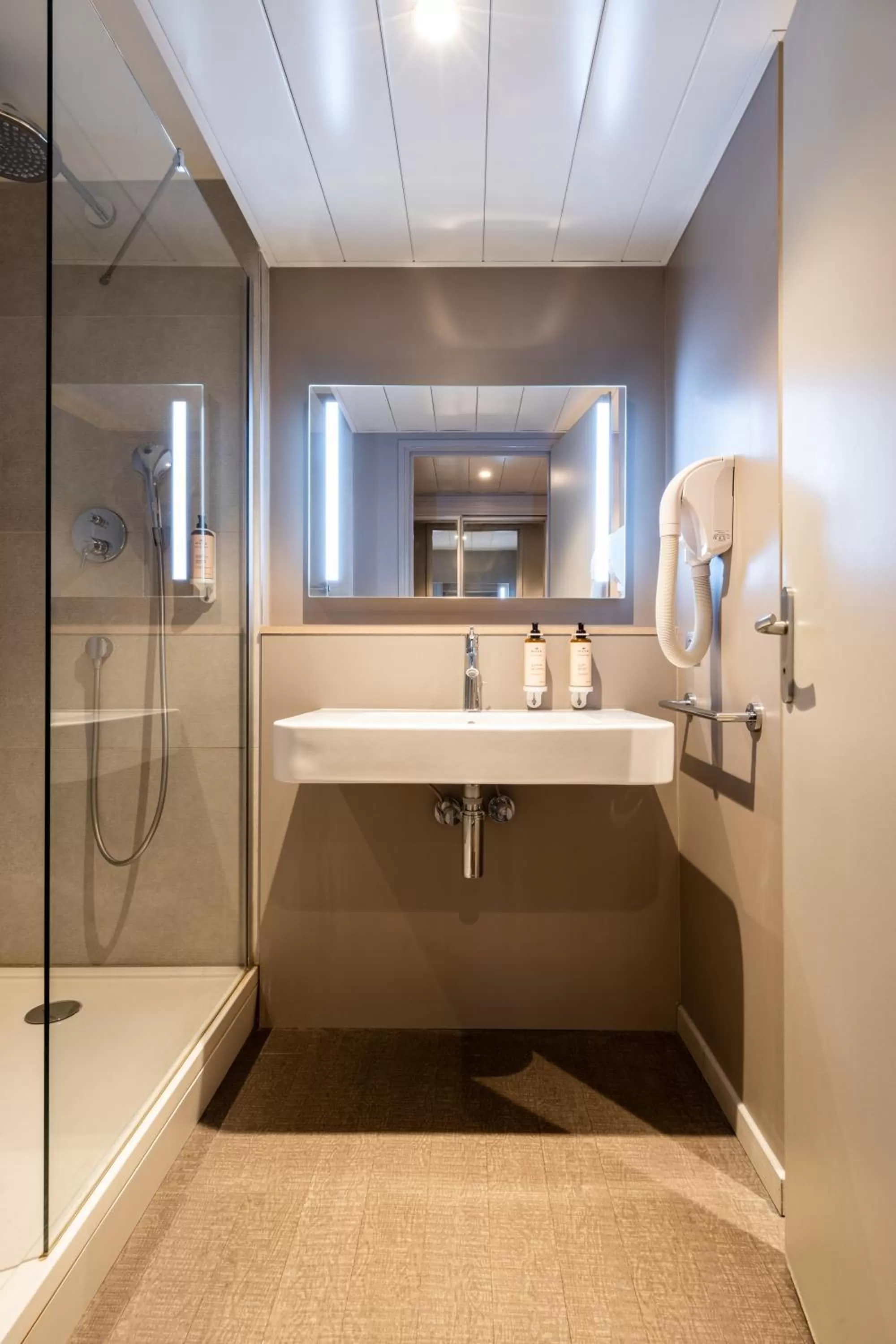 Bathroom in Mercure Grenoble Meylan