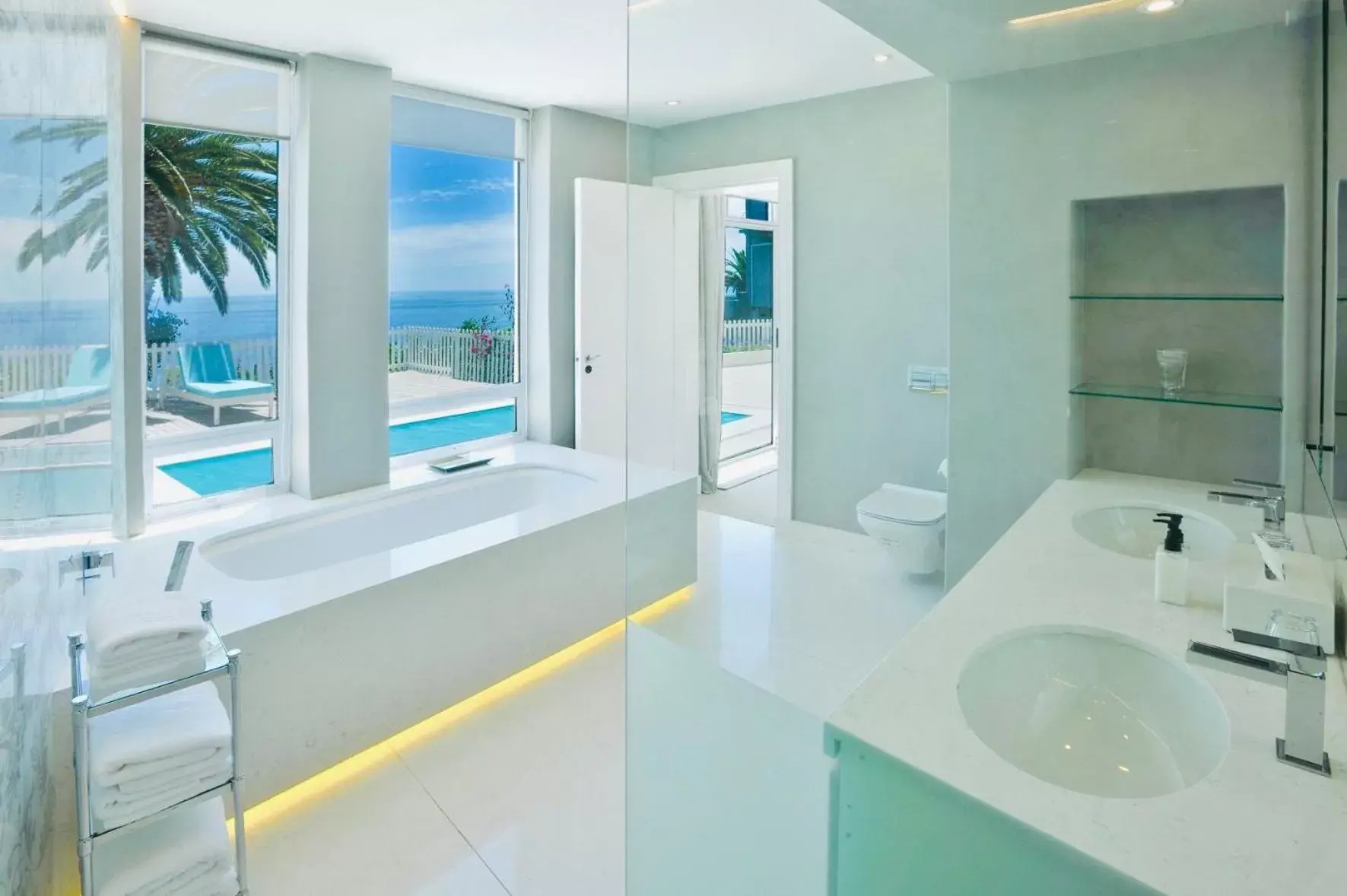 Bathroom in The Clarendon - Bantry Bay