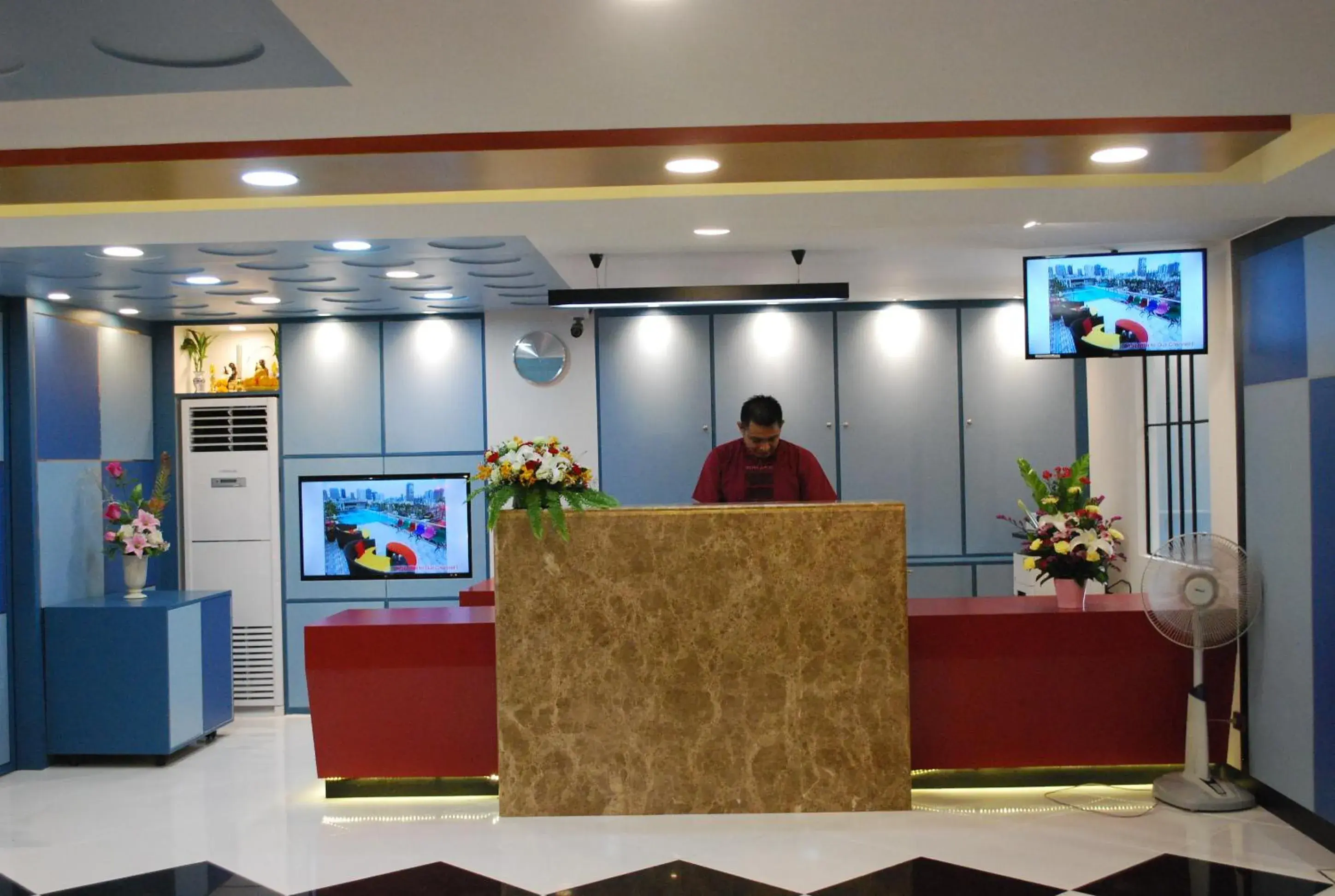 Staff, Lobby/Reception in Witchuwan Apartel