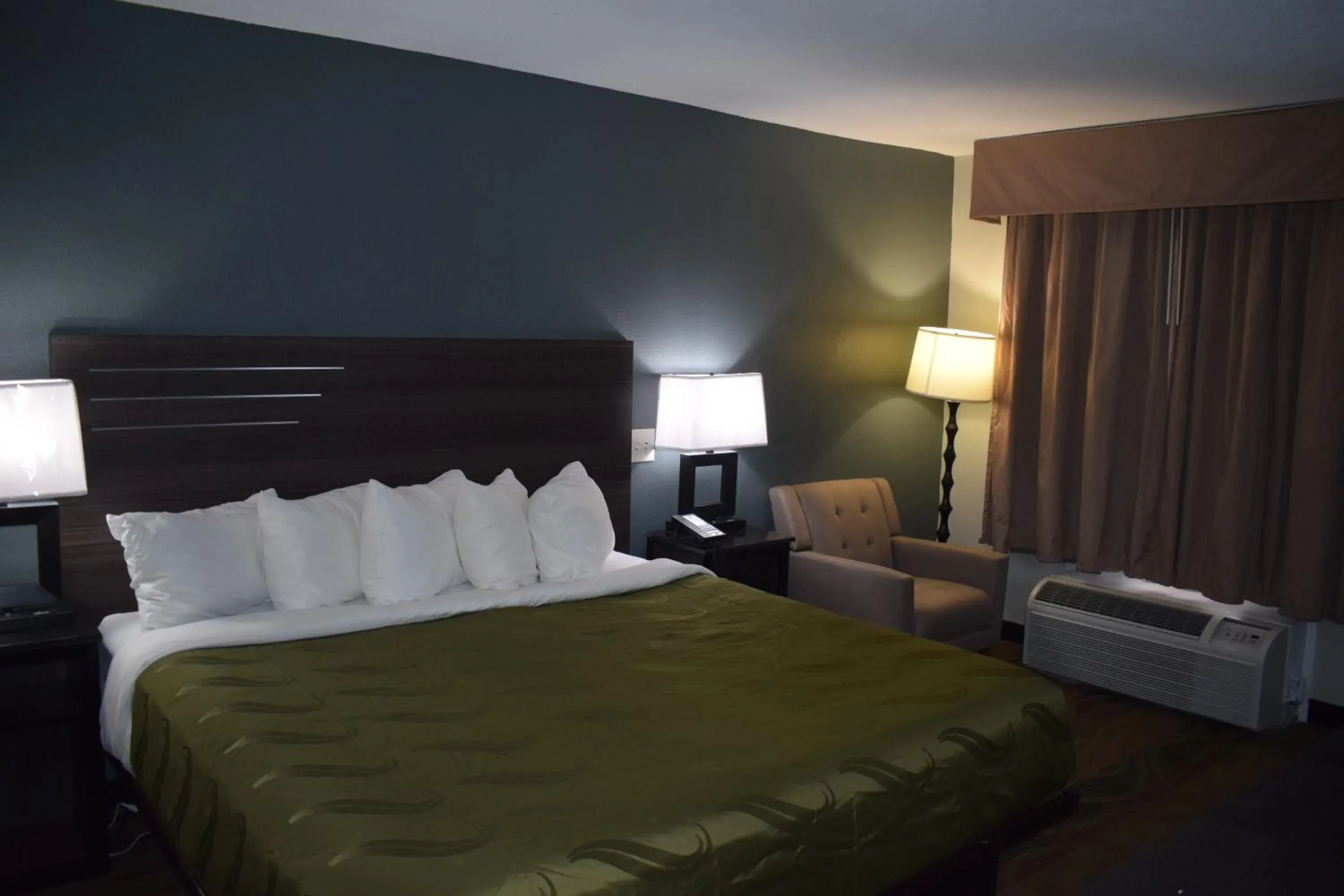 Bedroom, Bed in Quality Inn & Suites