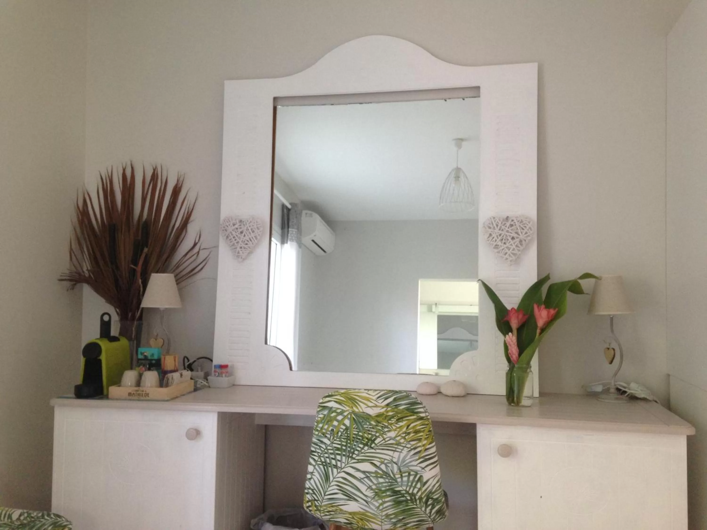 Seating area in Chambre d'hôte Coeur-CoCo piscine