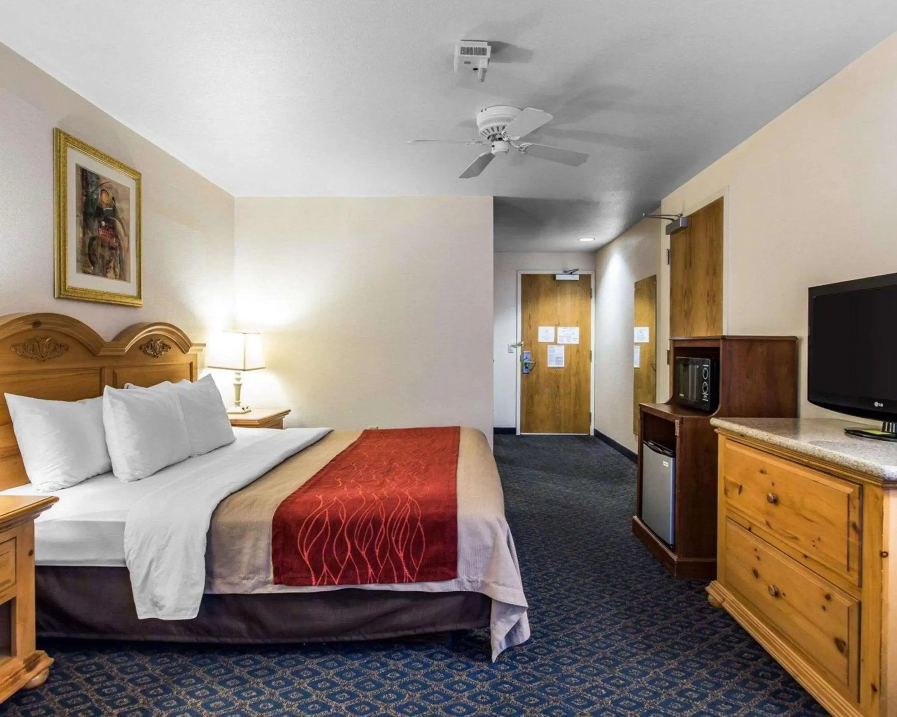 King Room - Accessible/Non-Smoking in Comfort Inn & Suites Sequoia Kings Canyon King Room - Accessible/Non-Smoking in Comfort Inn & Suites Sequoia Kings Canyon