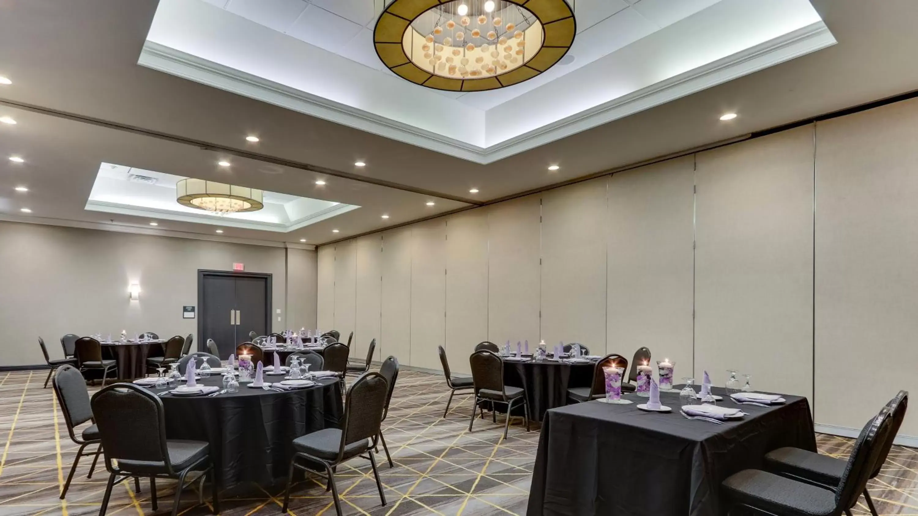Banquet/Function facilities, Restaurant/Places to Eat in Holiday Inn Staunton Conference Center, an IHG Hotel