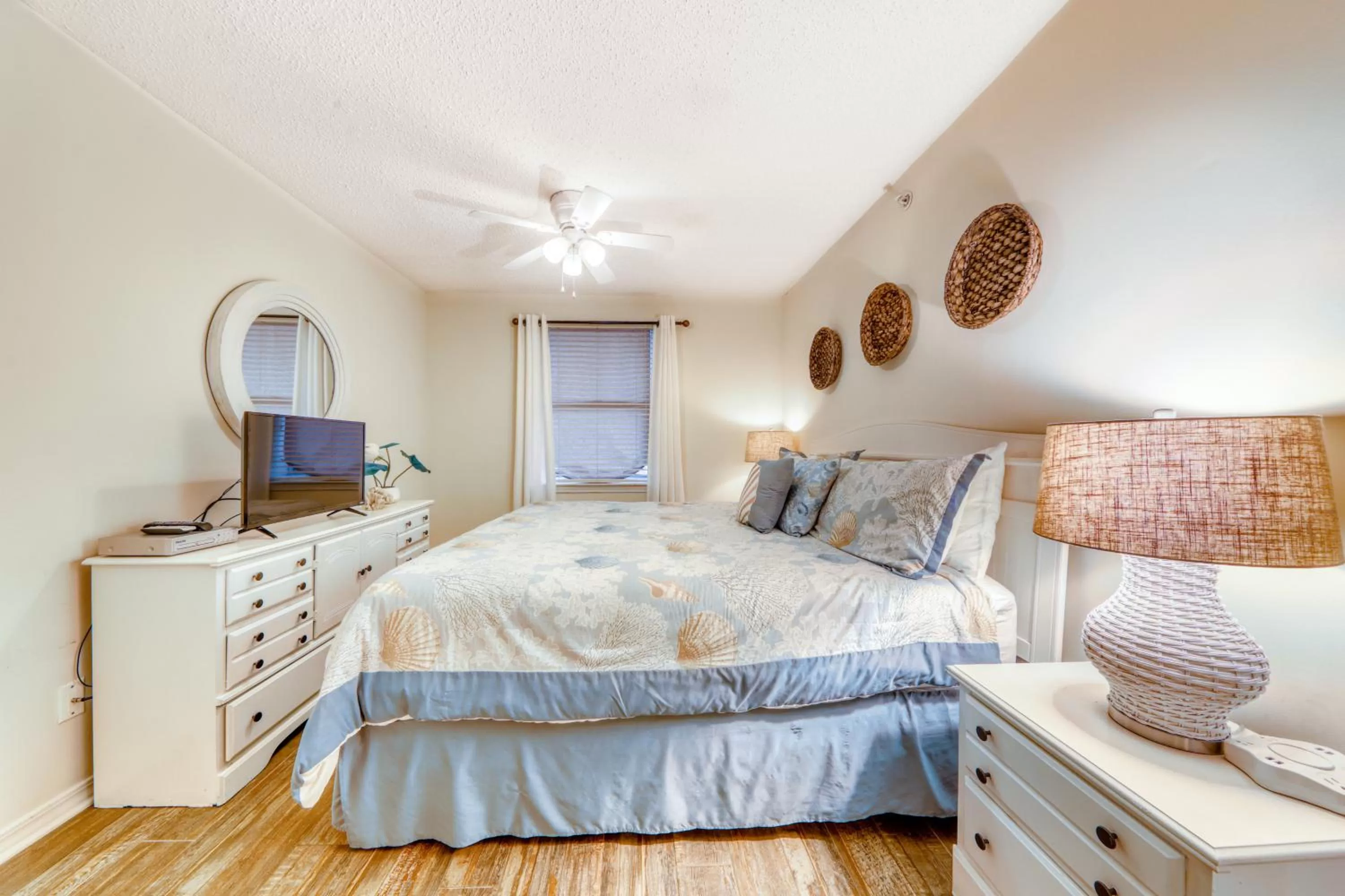 Bed in Royal Palms #1006