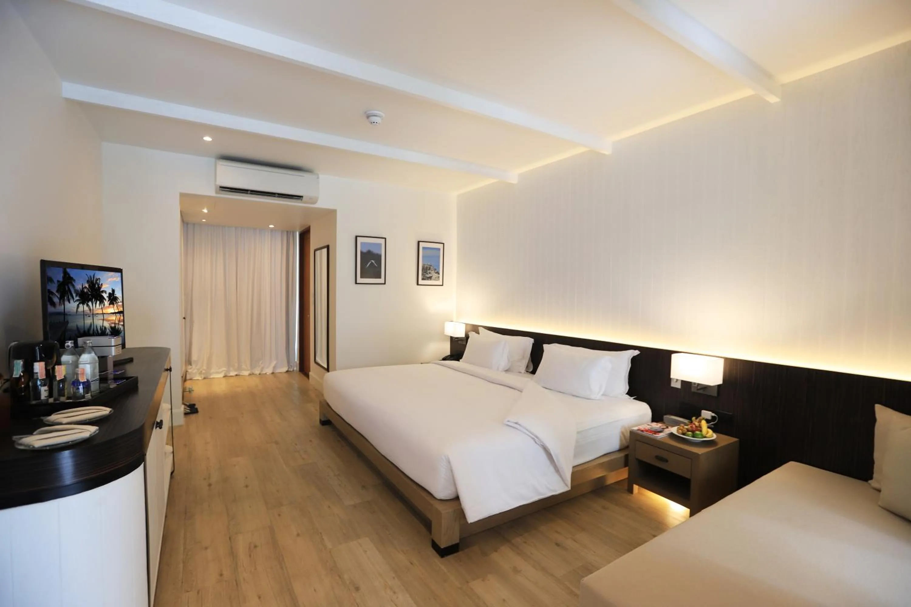 Photo of the whole room, Bed in Celes Samui