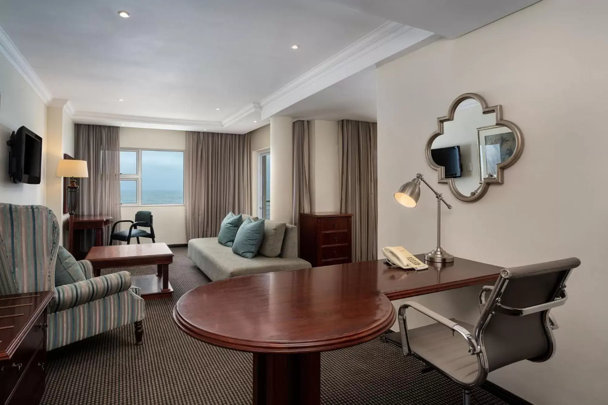 Bedroom, Seating Area in Premier Hotel Regent