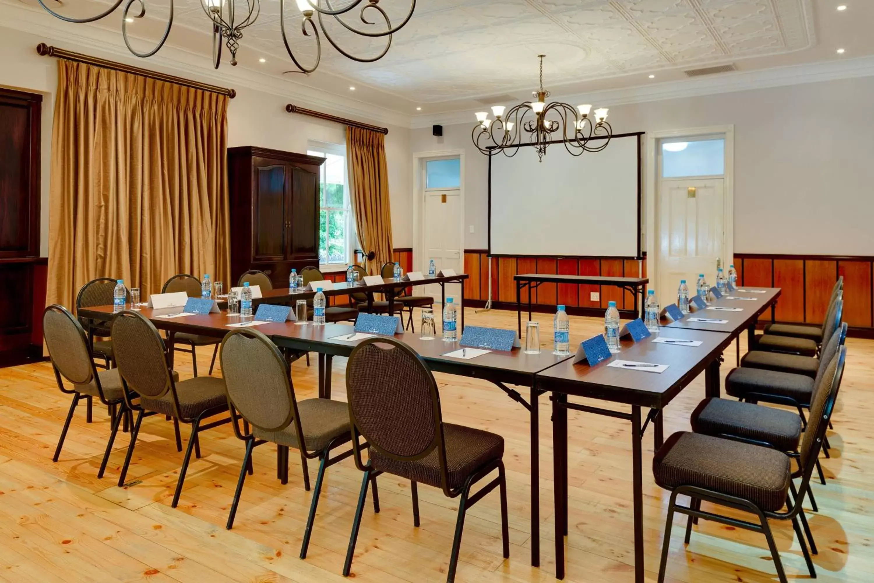 Meeting/conference room in Protea Hotel by Marriott Dorpshuis & Spa Stellenbosch