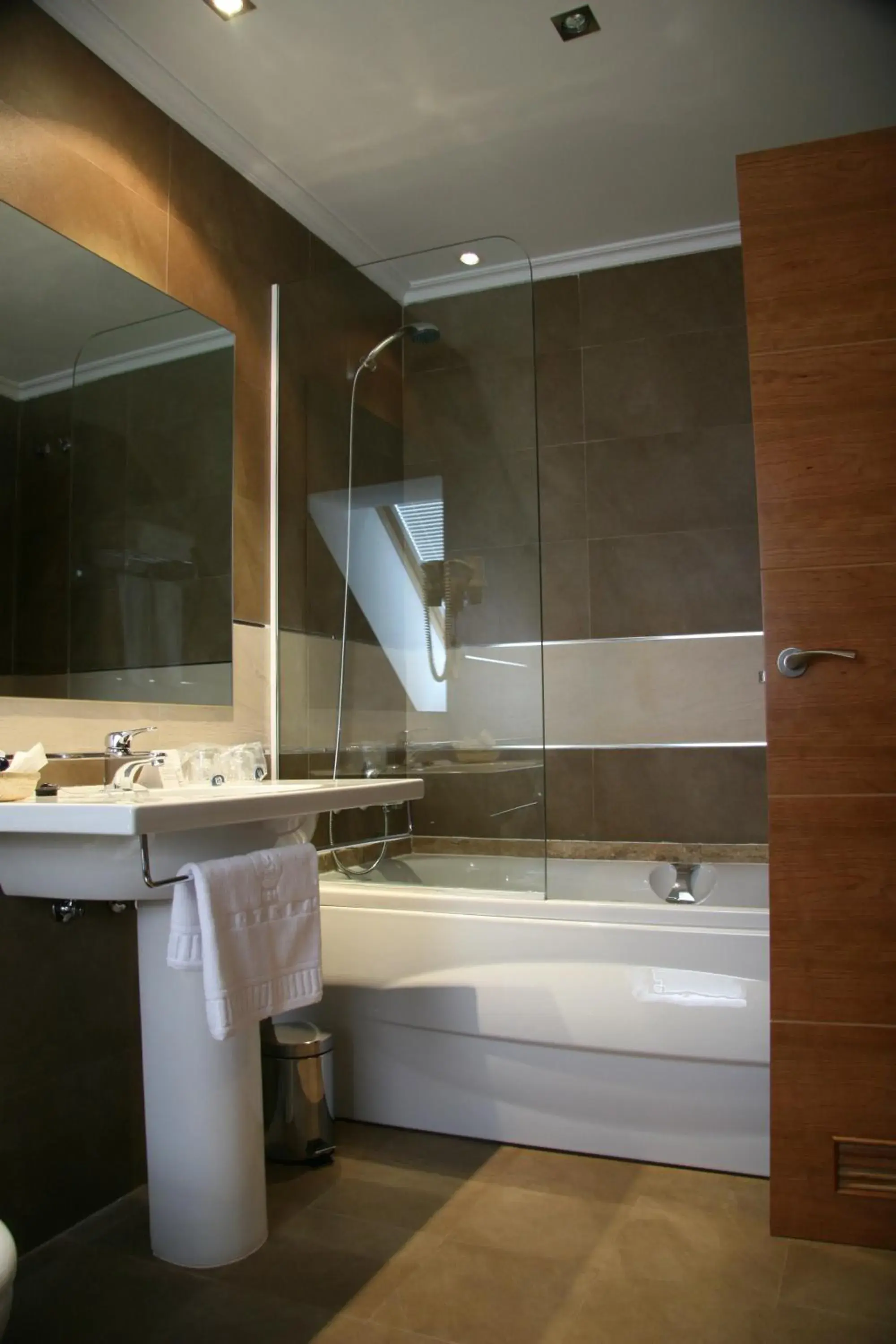 Shower, Bathroom in Hotel 44