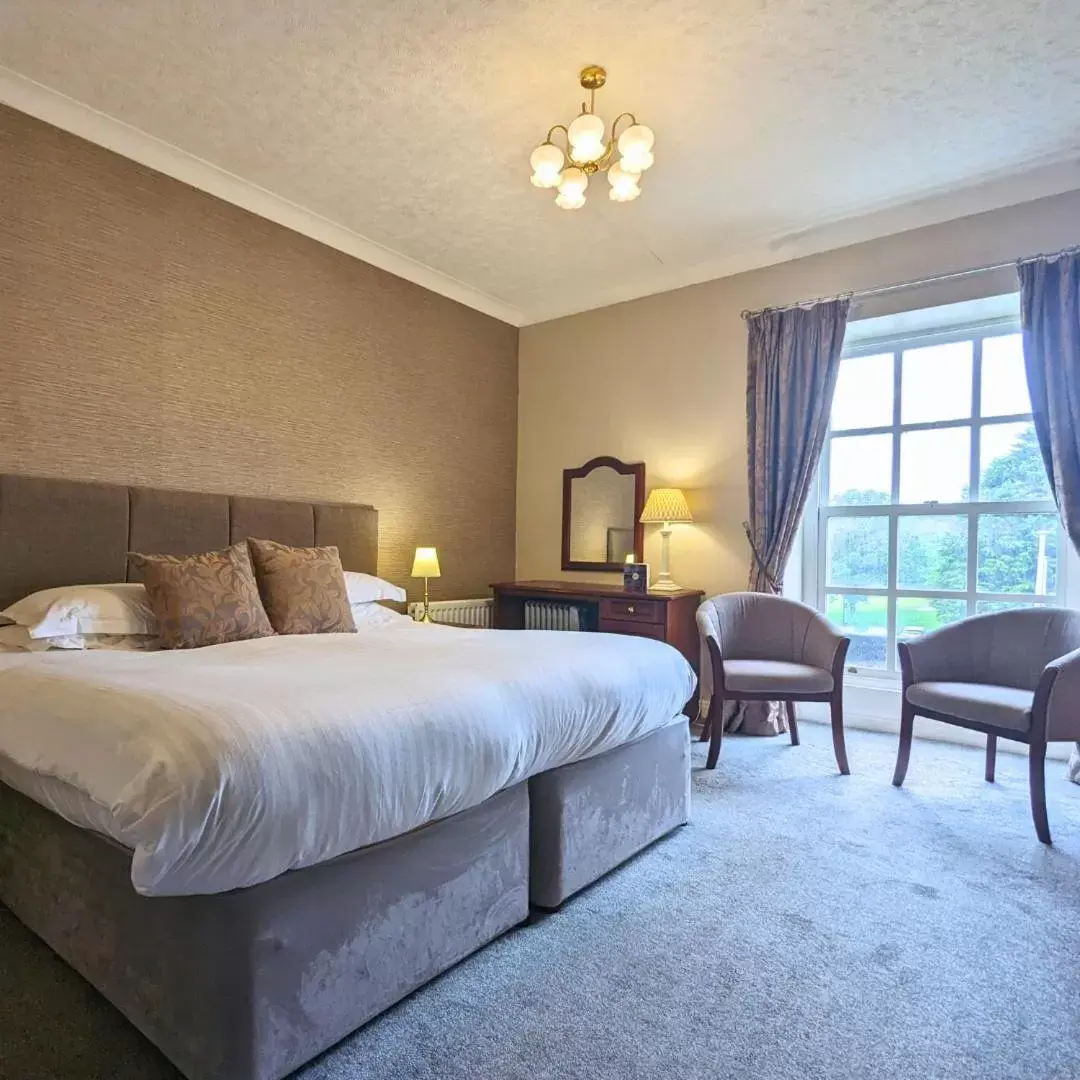 Bedroom, Bed in Shaw Hill Hotel Golf And Country Club