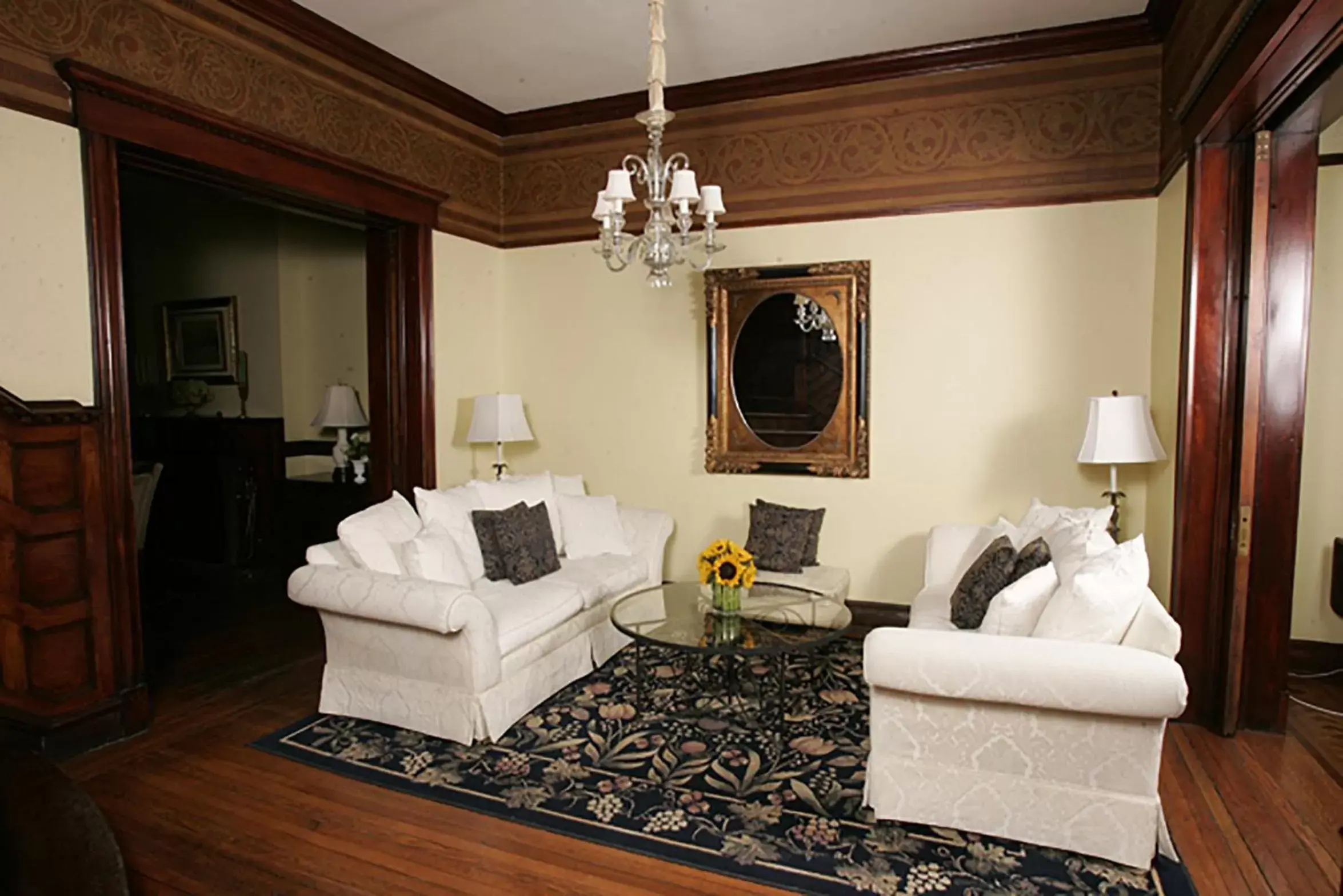 Living room in Morgan State House Inn Living room in Morgan State House Inn
