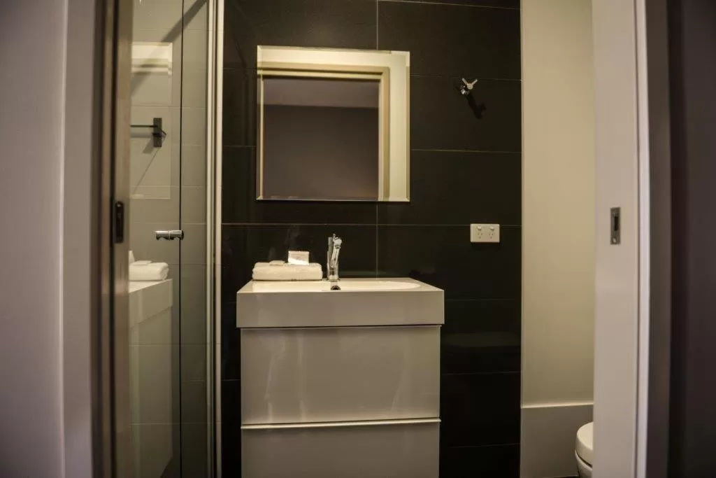 Bathroom in Crossroads Hotel