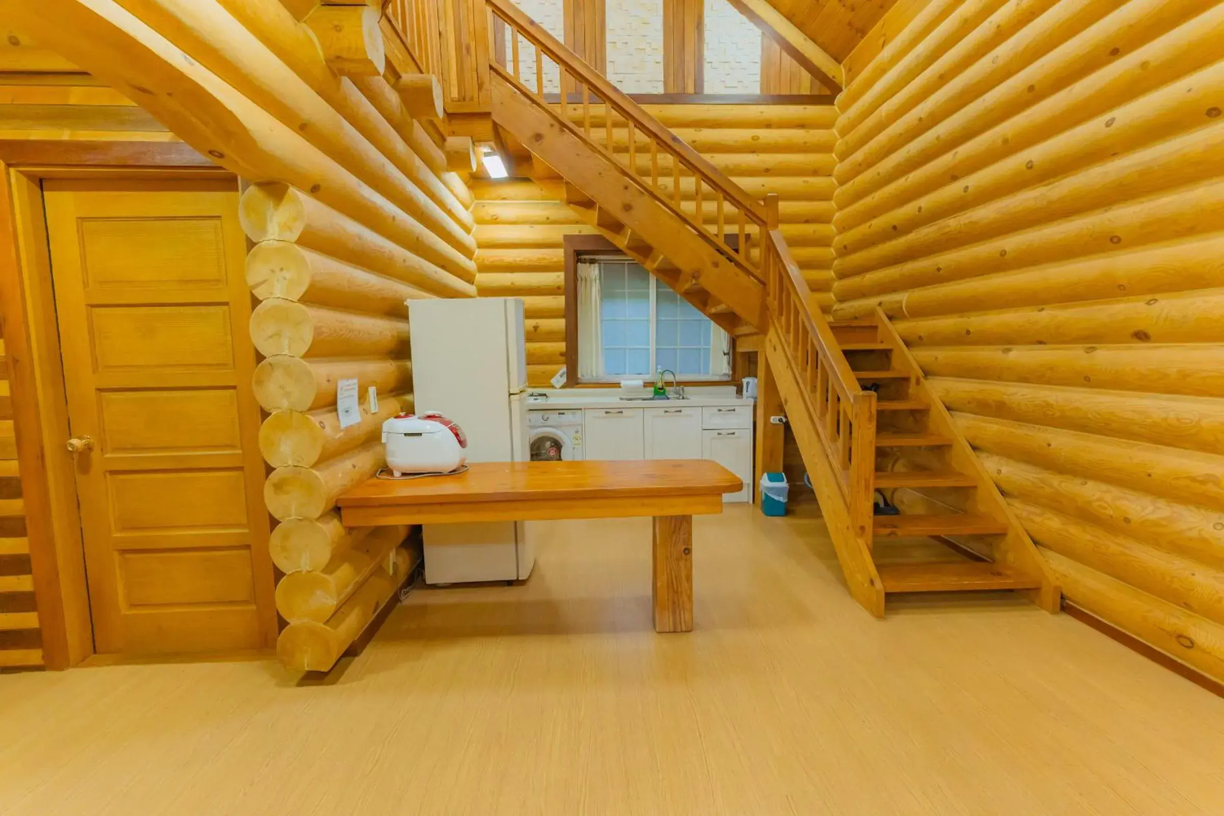 Kitchen or kitchenette, Seating Area in Jungmun Log Pension & Resort