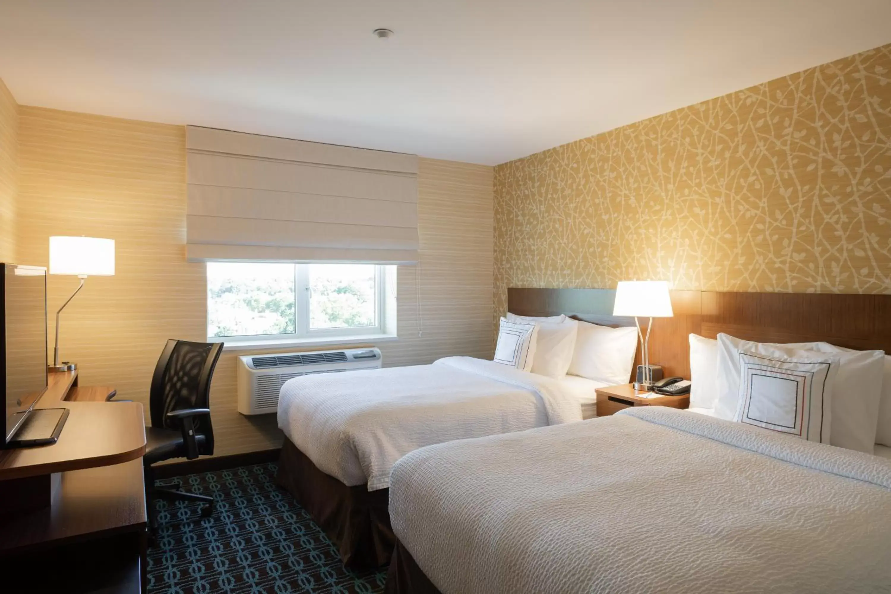 Bed in Fairfield Inn & Suites by Marriott New York Queens/Fresh Meadows