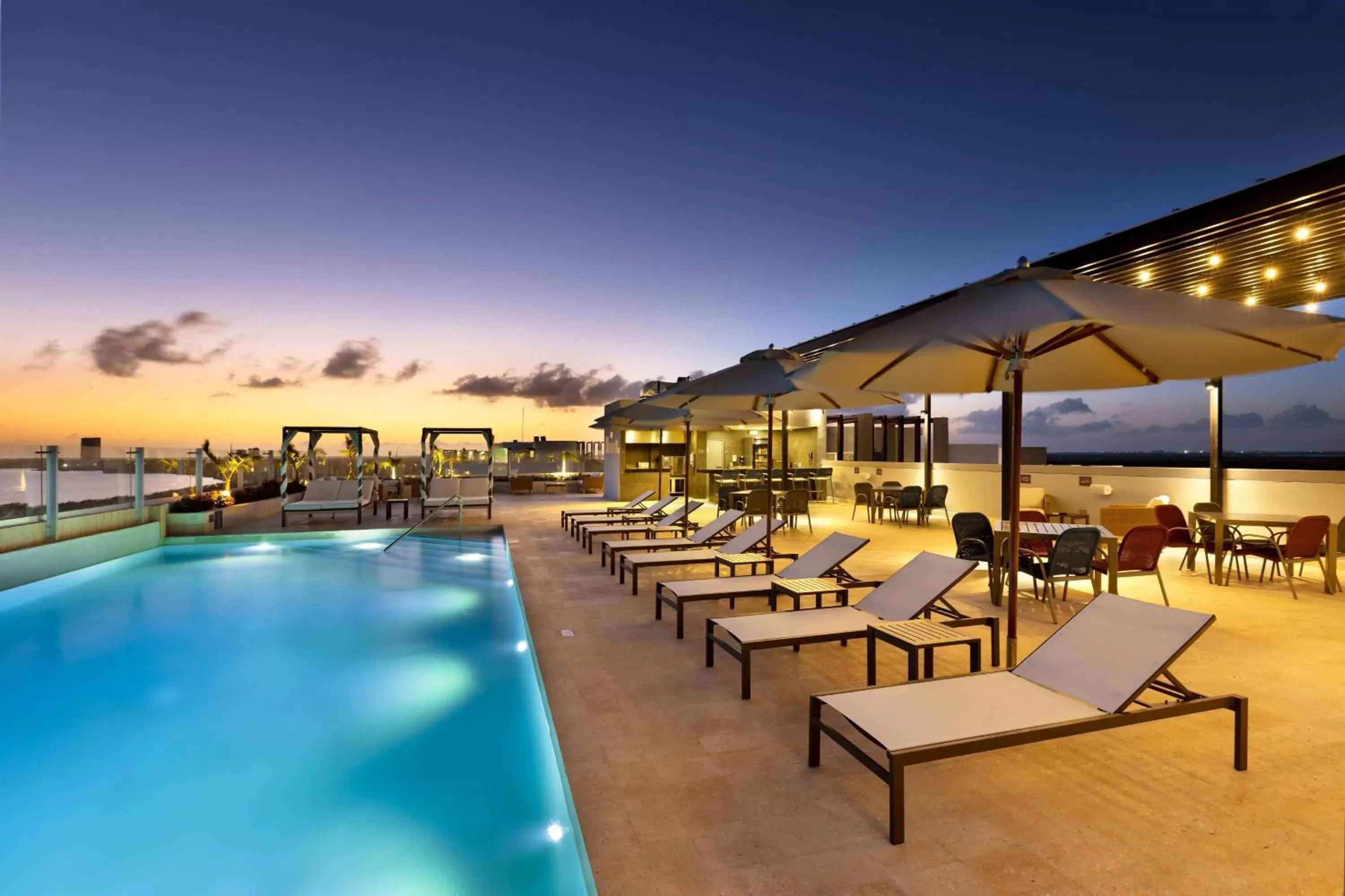 Swimming Pool in Residence Inn by Marriott Cancun Hotel Zone