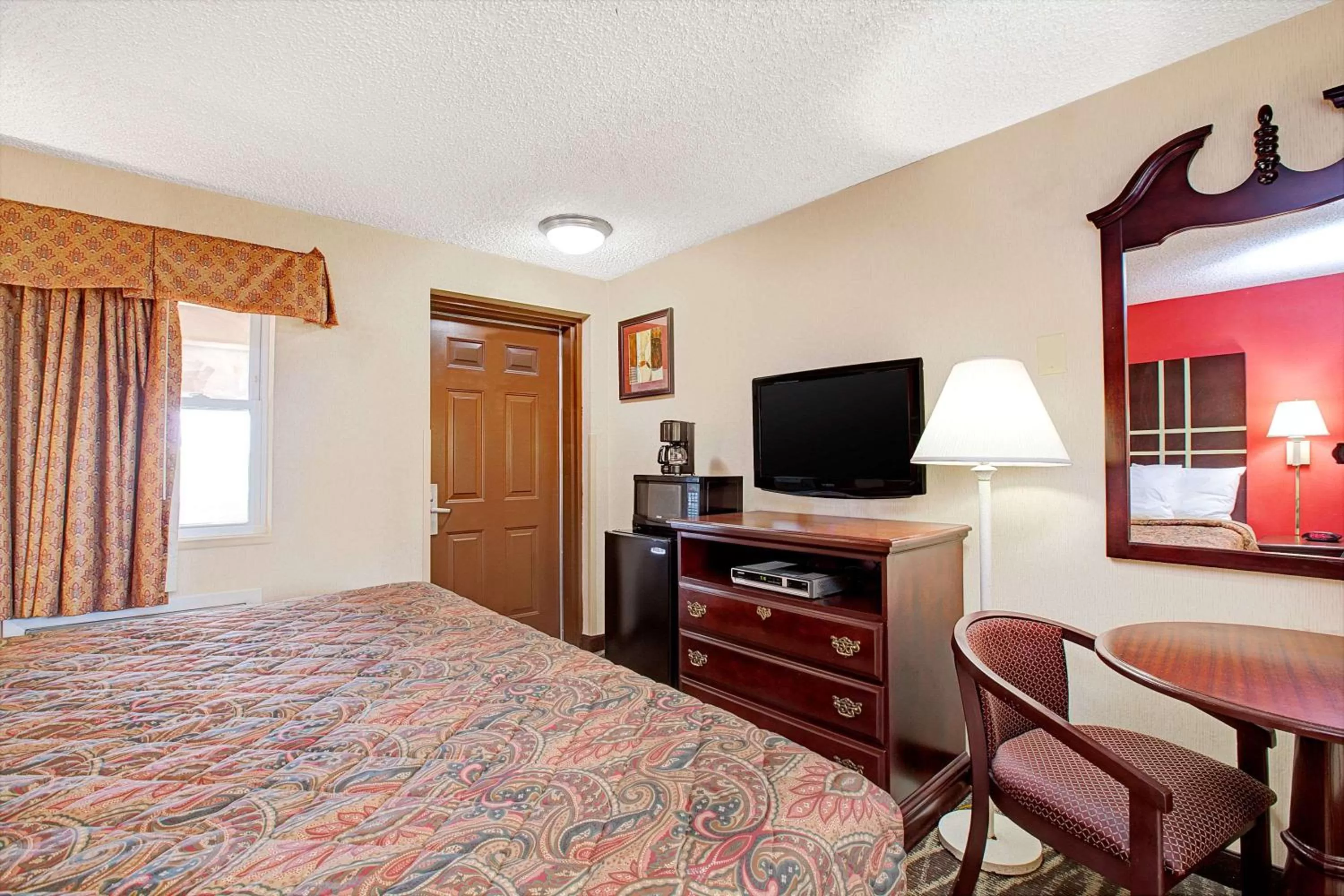 Photo of the whole room, Bed in Days Inn by Wyndham Ridgefield NJ