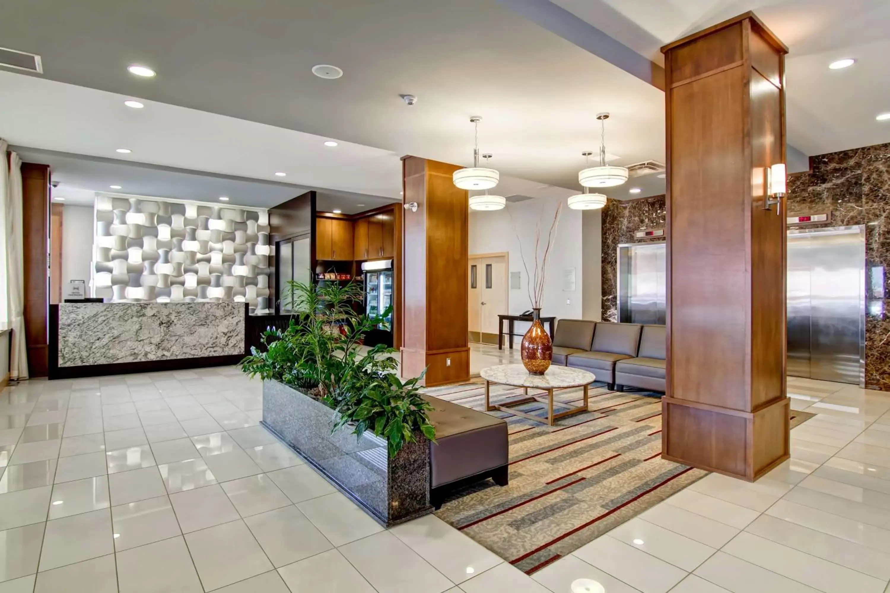 Lobby or reception, Lobby/Reception in DoubleTree by Hilton - Kamloops