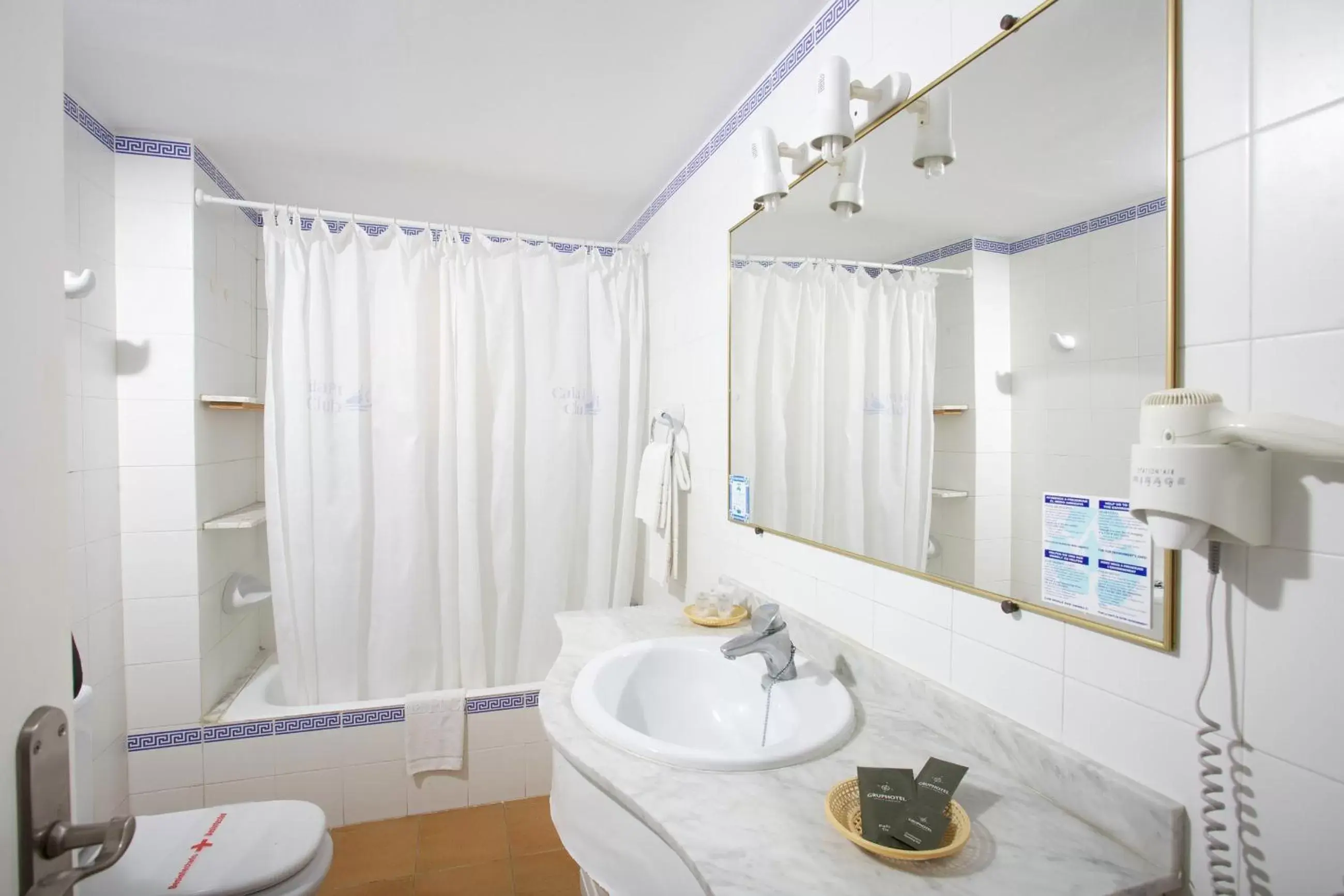 Bathroom in Aparthotel Ona Cala Pi Club